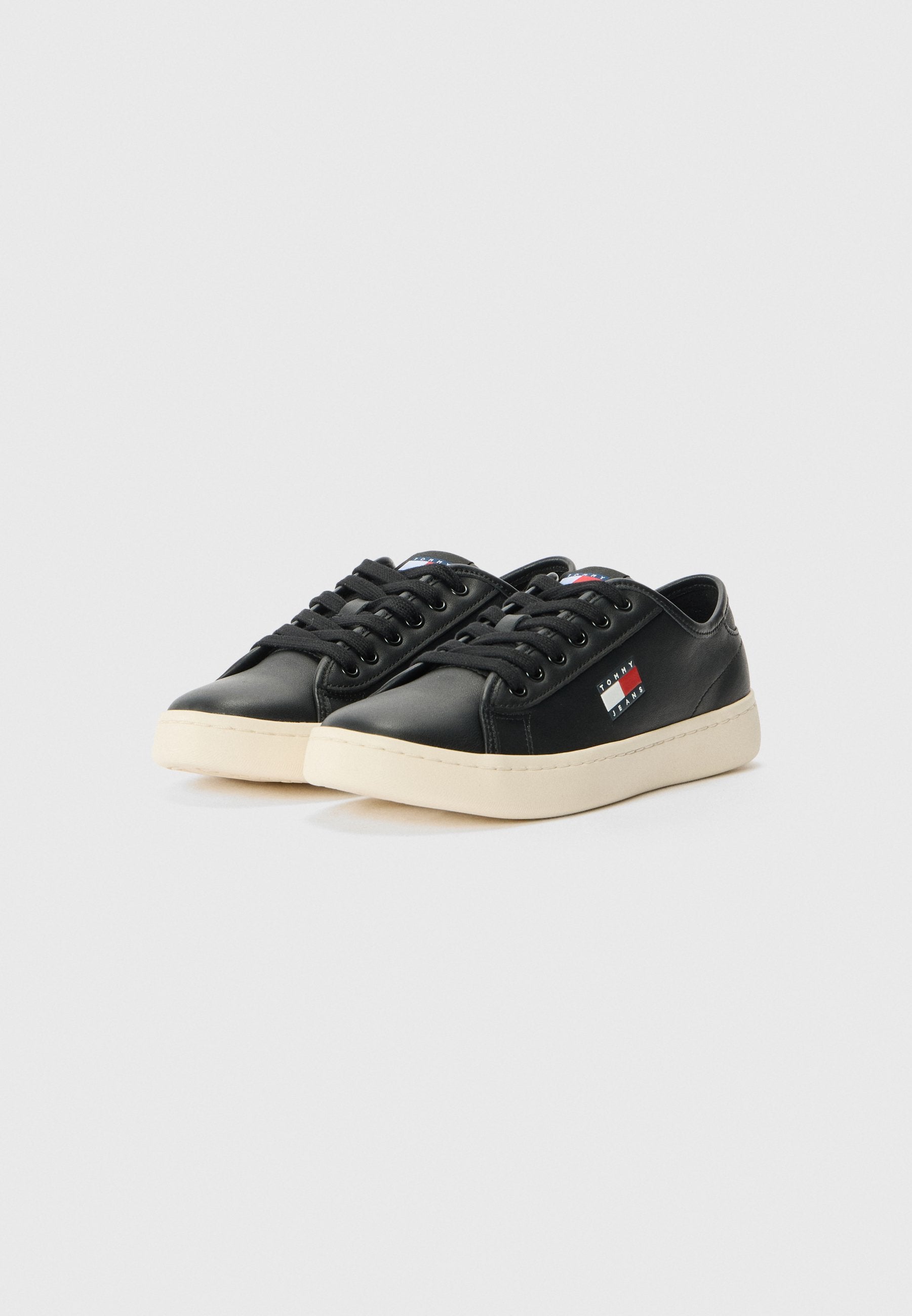 LIGHTWEIGHT COURT - Trainers - black