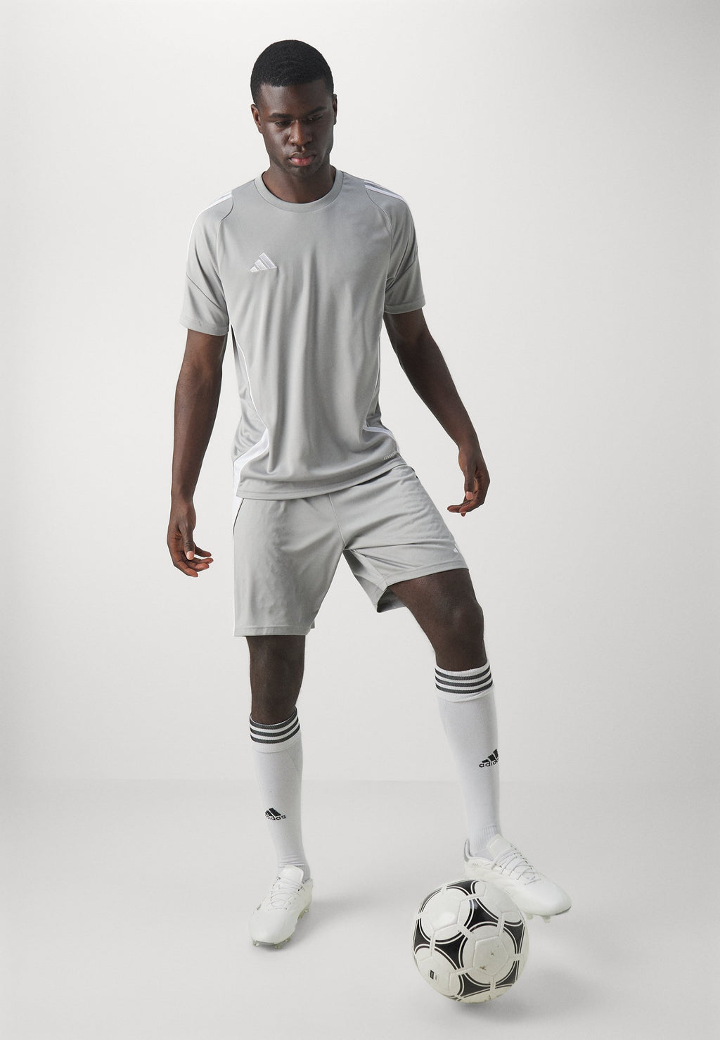 TIRO24 SHORT - Sports shorts - team mid grey/white