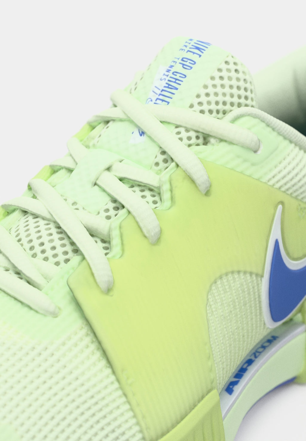 ZOOM GP CHALLENGE 1.5 - Multicourt tennis shoes - volt tint/sapphire/lab green/white