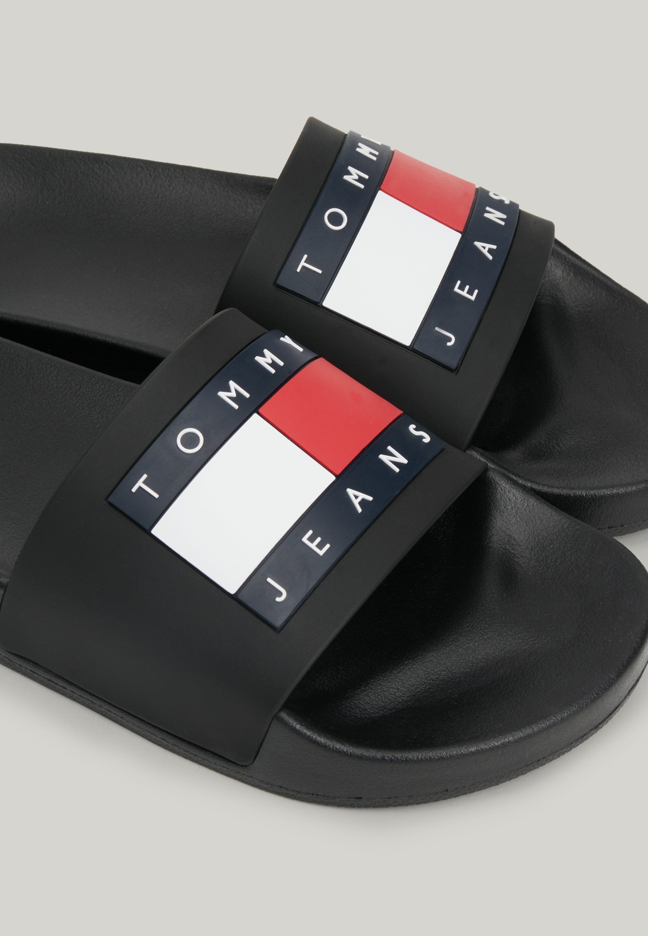 FLAG BADGE POOL SLIDES - Pool slides - black