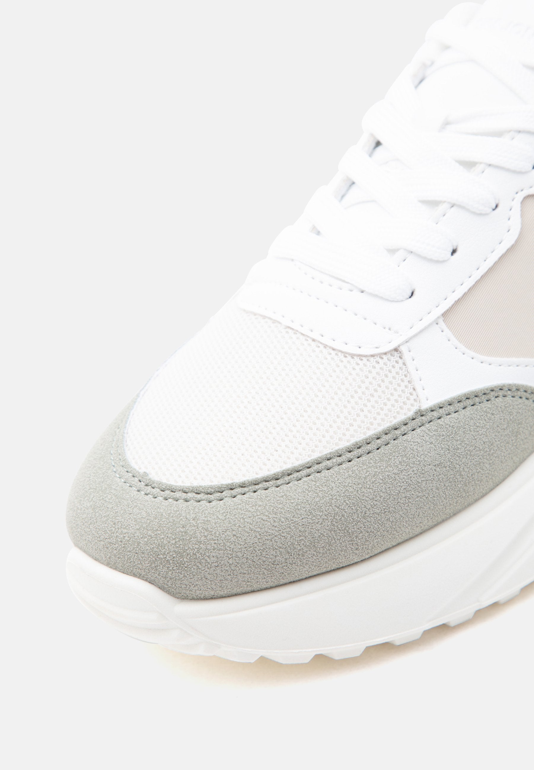 JFWASPIRE RUNNER - Trainers - white/seagrass/bronze green