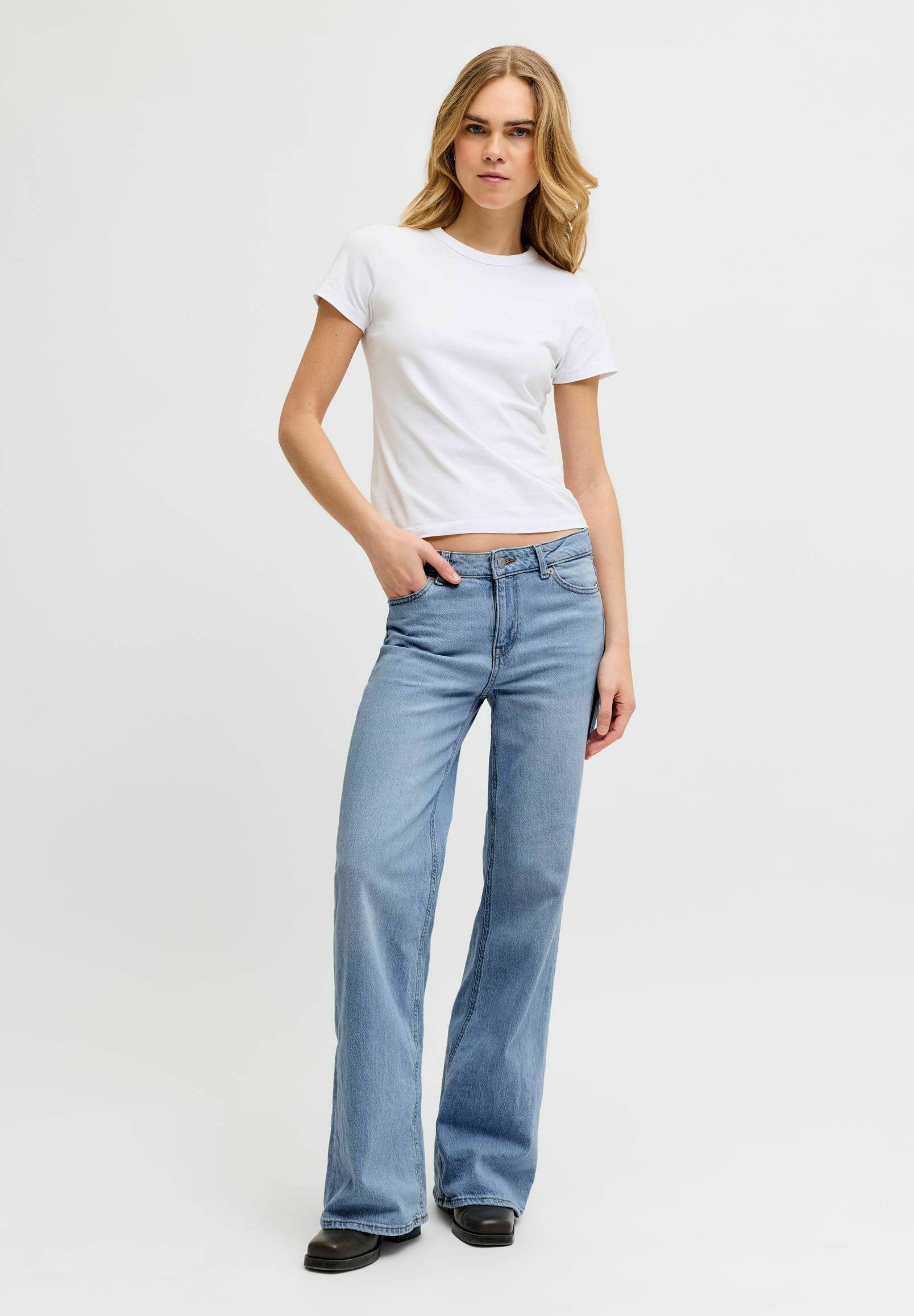 Flared fit JXROME MW C381 DNM - Flared Jeans - light blue denim