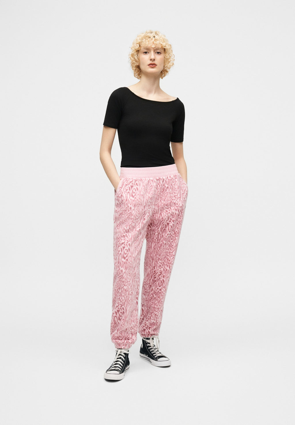 WINTERIZED JOGGER - Tracksuit bottoms - pink frosting
