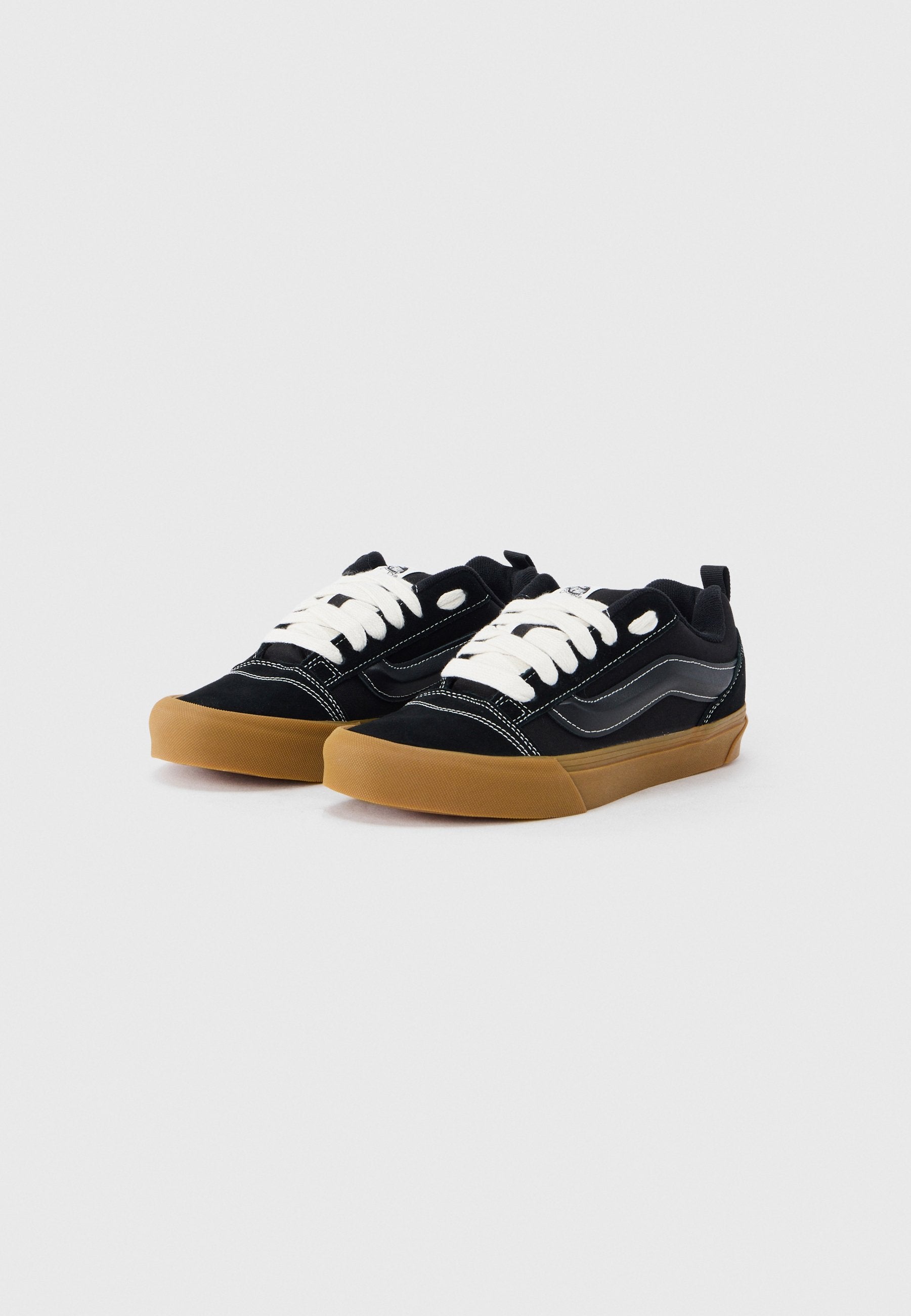 KNU SKOOL UNISEX - Skate shoes - gum/black