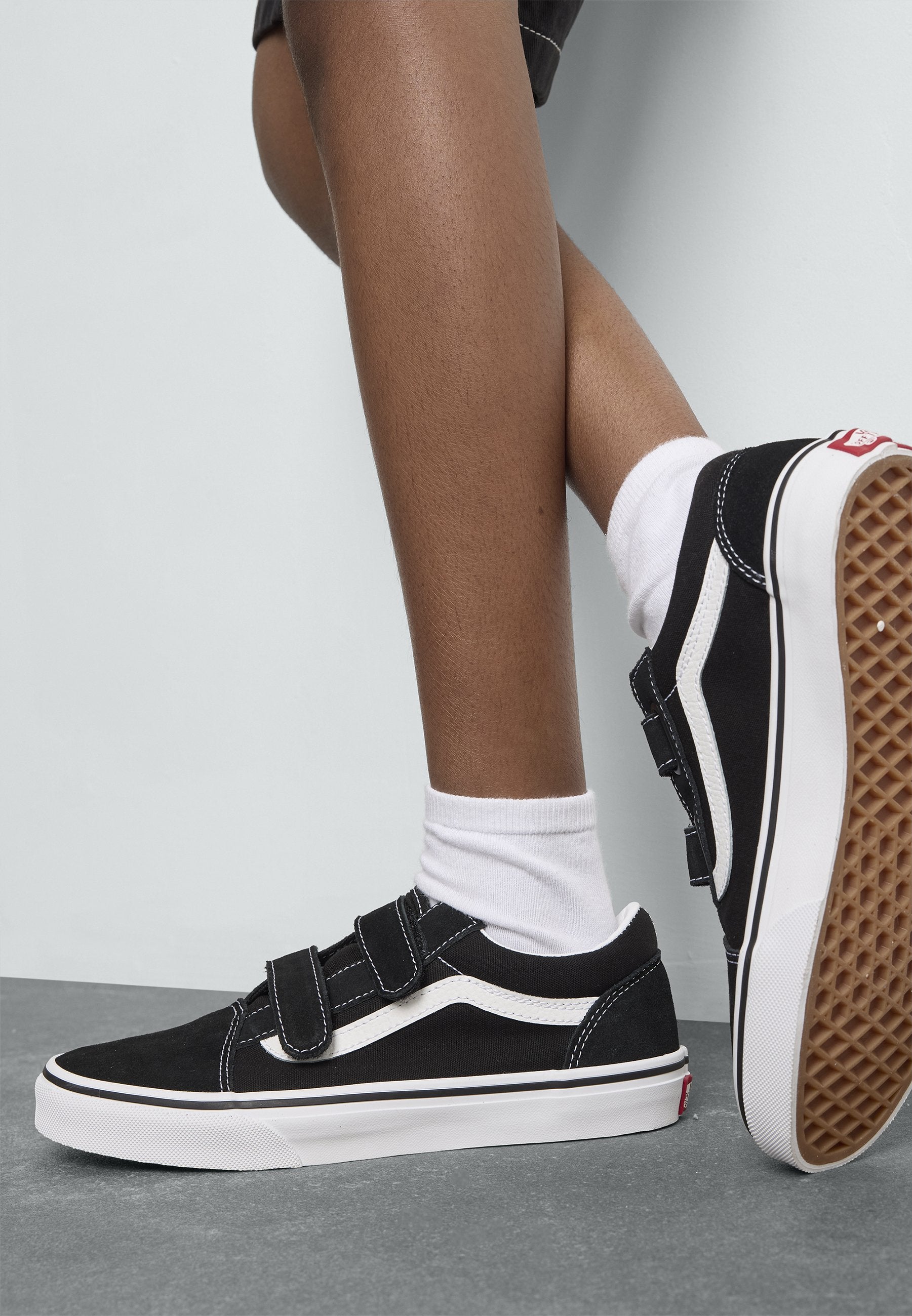 OLD SKOOL UNISEX - Trainers - Black/true white