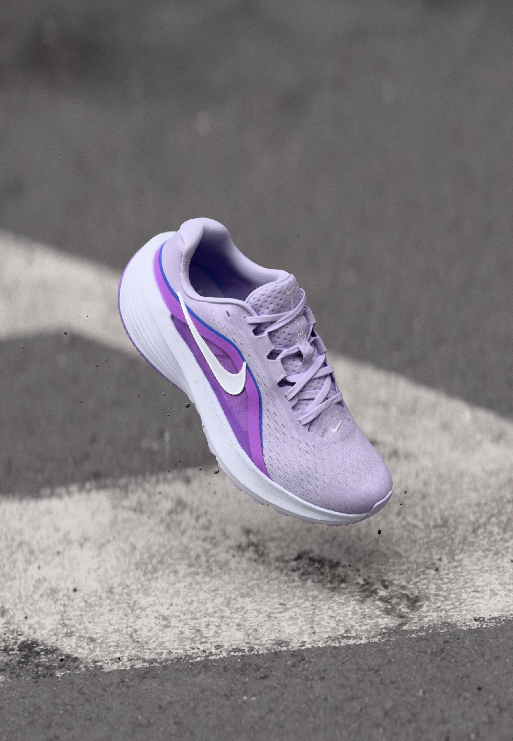 DOWNSHIFTER - Chaussures de running sur route - violet mist/white/sapphire/bright violet