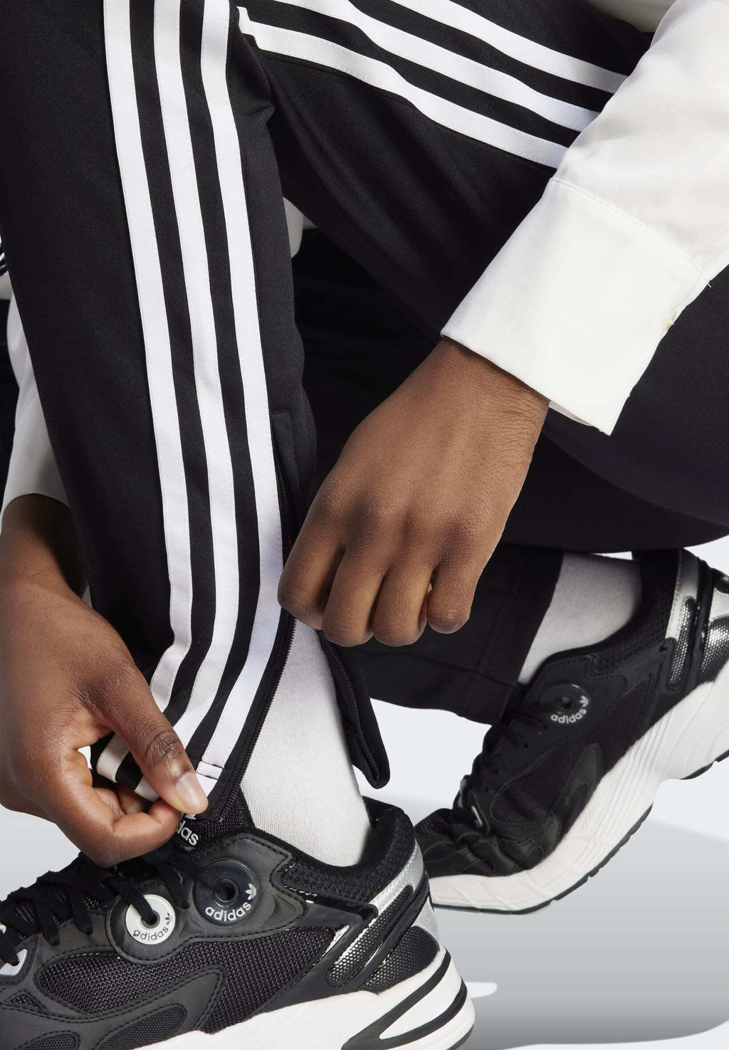 SST  - Tracksuit bottoms - black