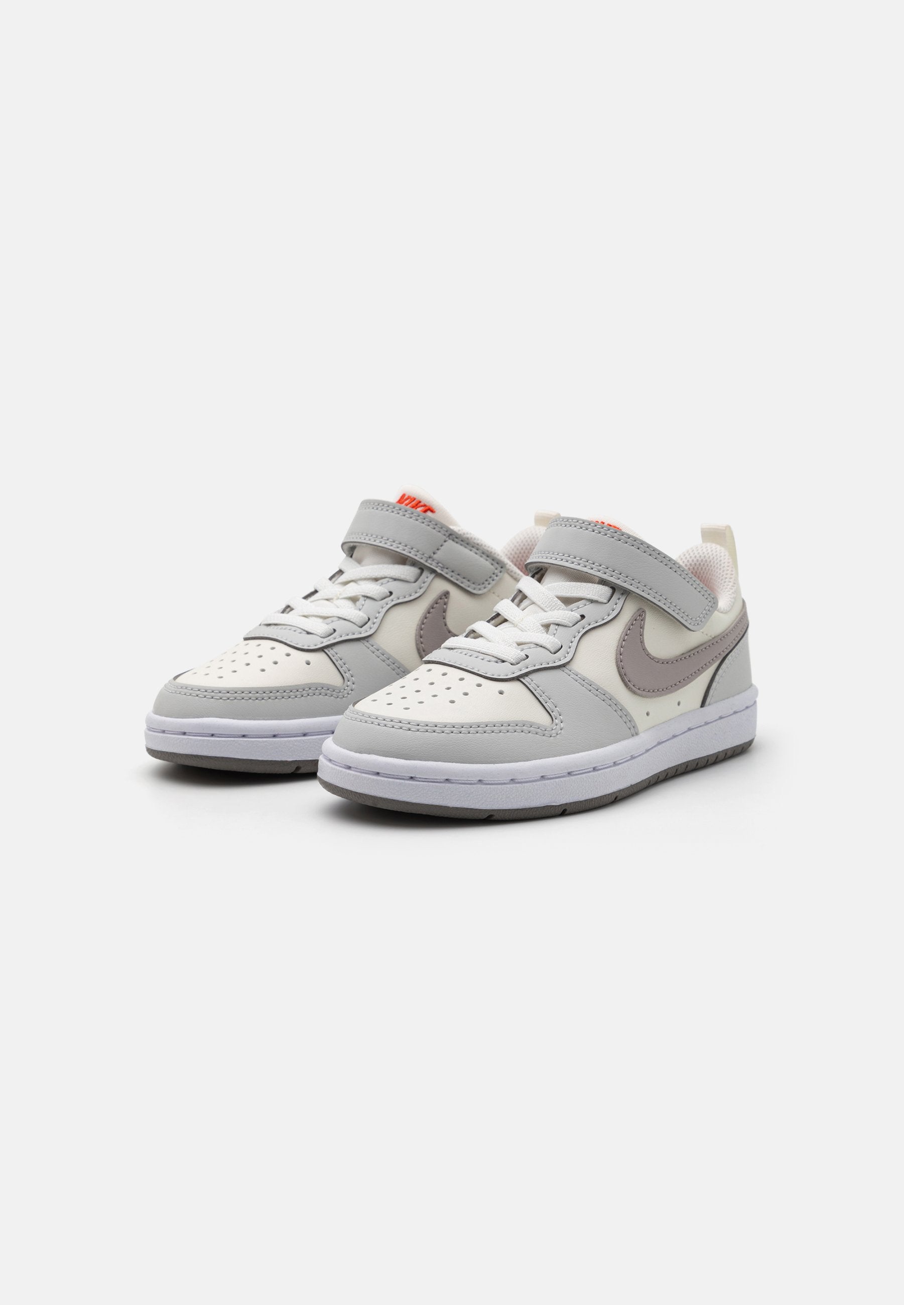 COURT BOROUGH RECRAFT UNISEX - Trainers - sail/college grey/photon dust/picante red