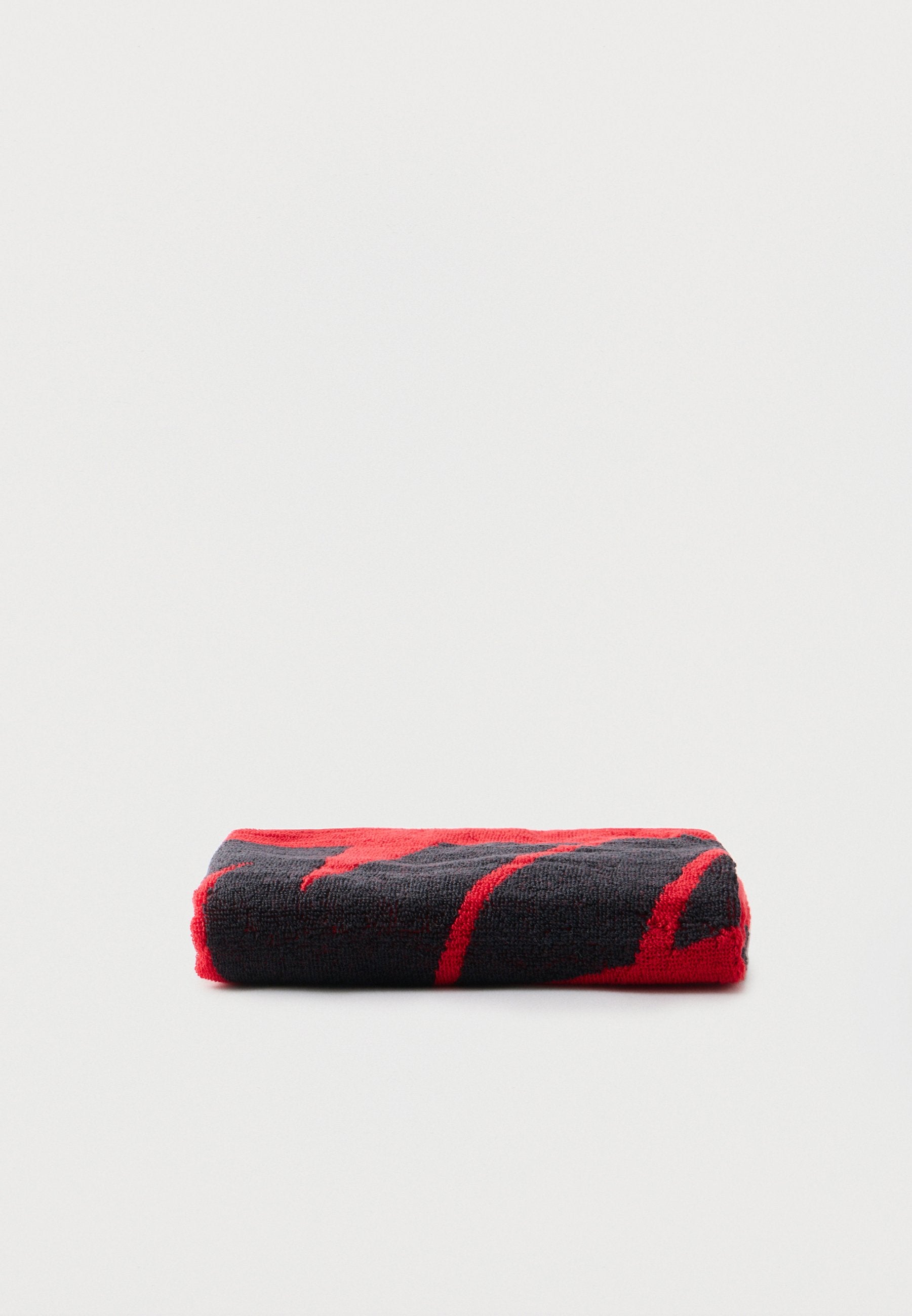 MEDIUM GRAPHIC UNISEX - Towel - black/university red