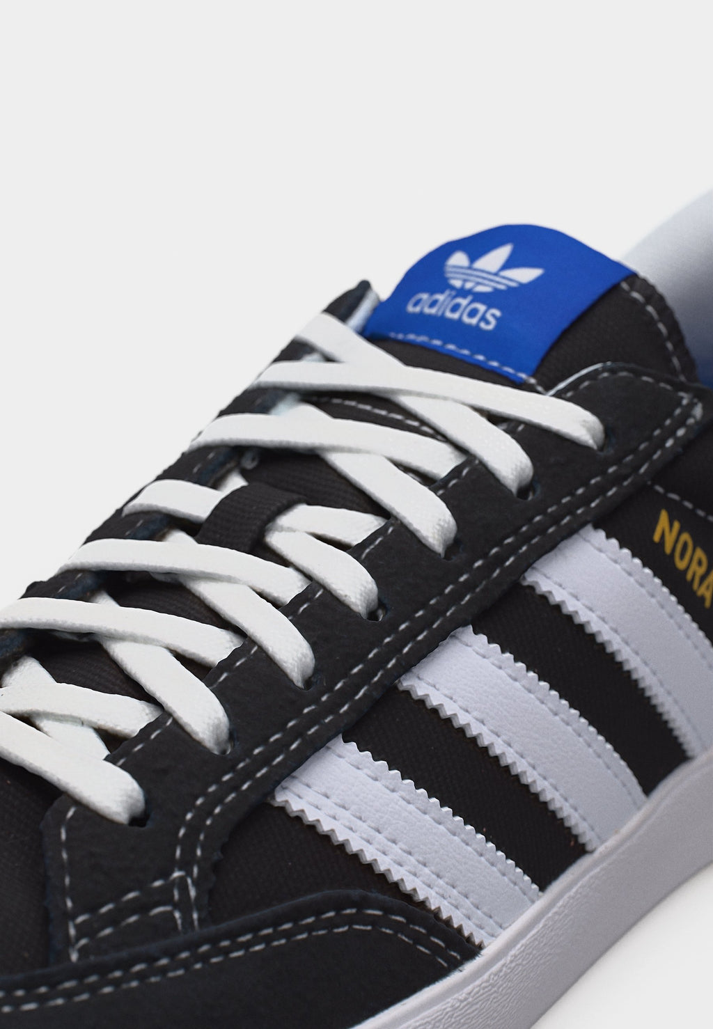 NORA UNISEX - Kaykay ayakkabısı - core black/footwear white/blue bird