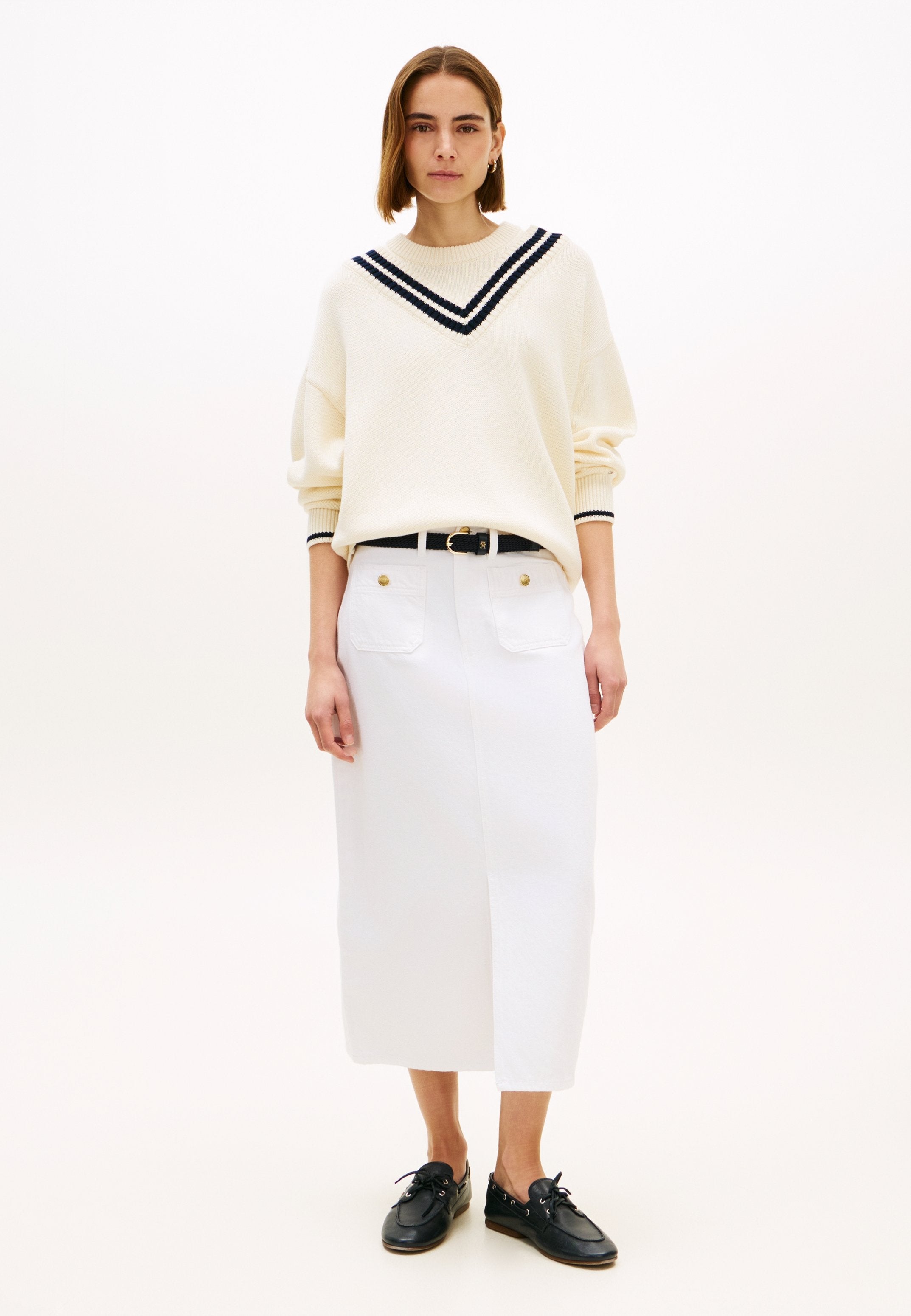 GOLD-TONE BUTTON WHITE DENIM MIDI SKIRT - Pencil skirt - optic white