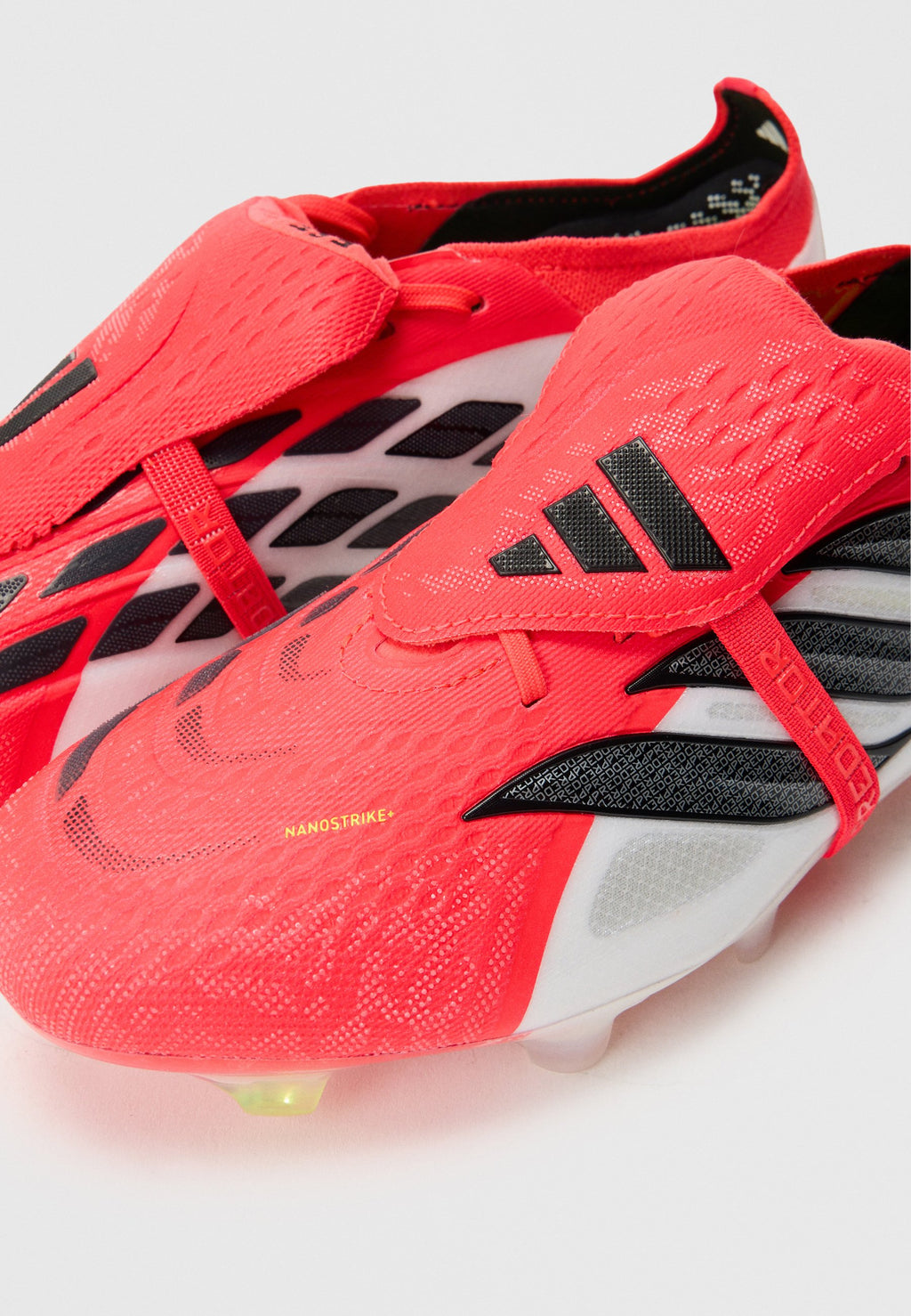 PREDATOR ELITE FOLD OVER TONGUE - Firm-ground football boots - lucid red/core black/white