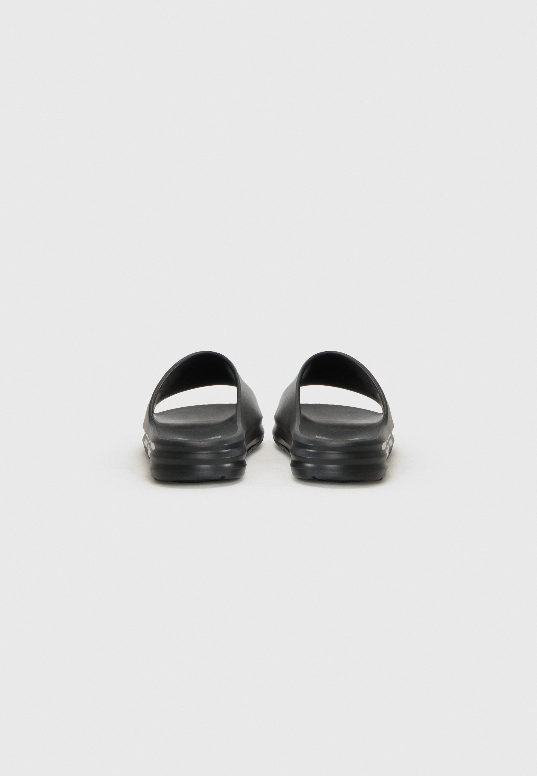 CRUSHER DISTANCE - Slippers - black/silver-coloured