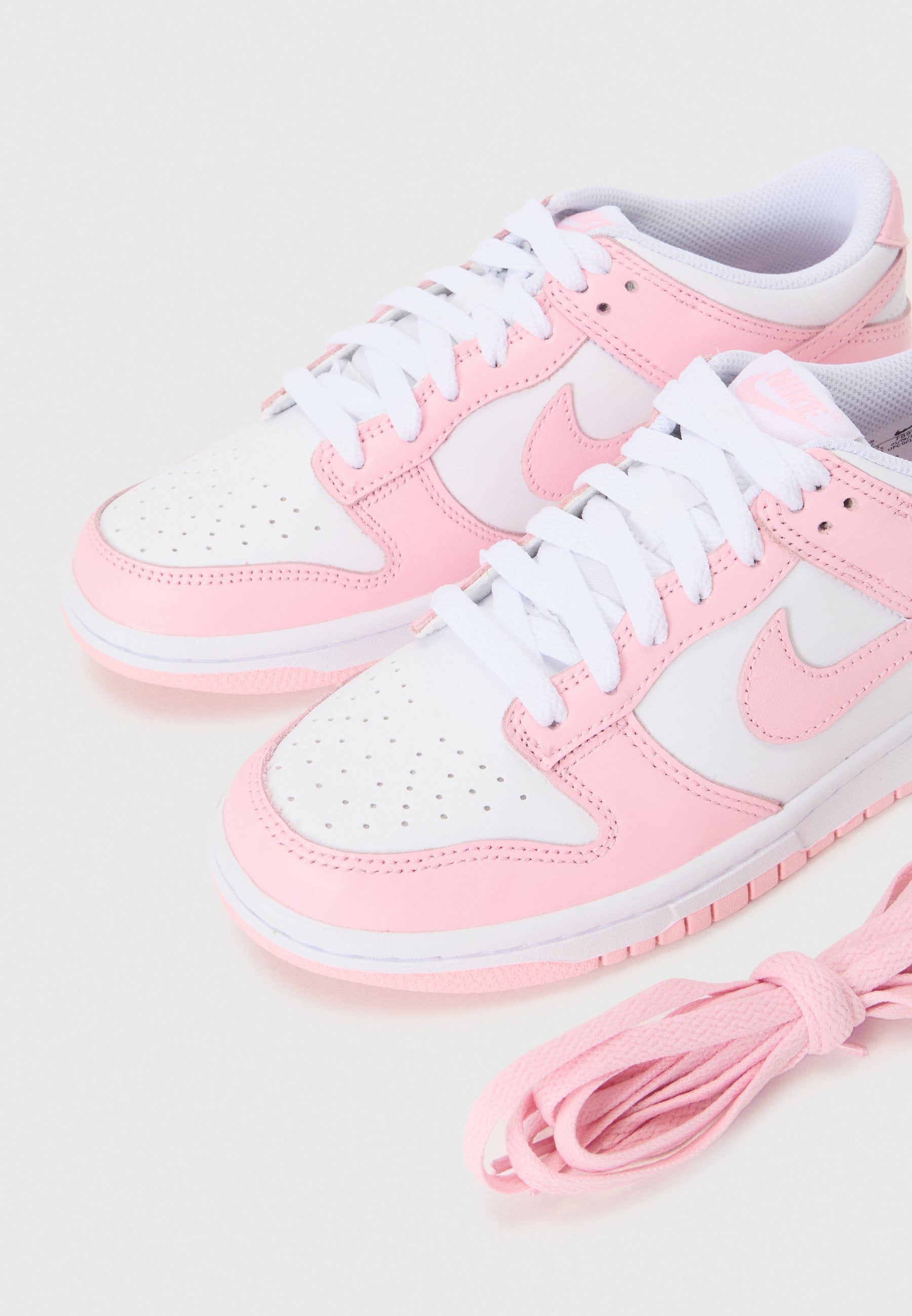DUNK LOW UNISEX - Trainers - white/med soft pink