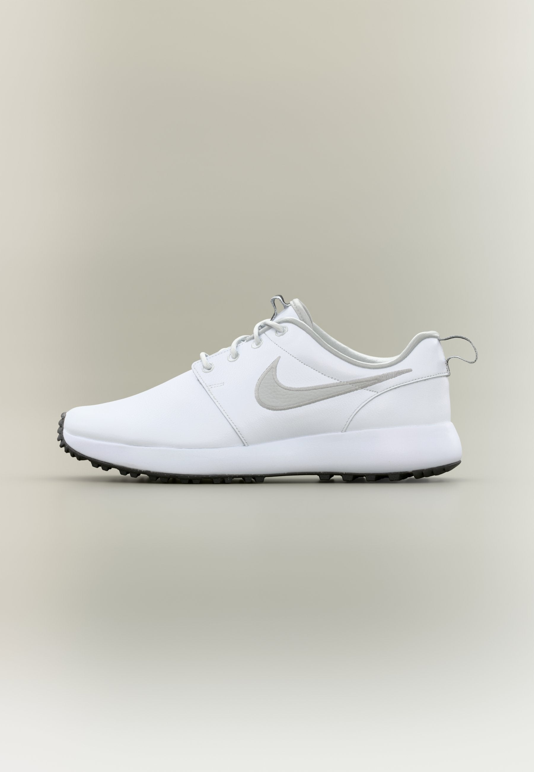 ROSHE - Golf shoes (without spikes) - white/black