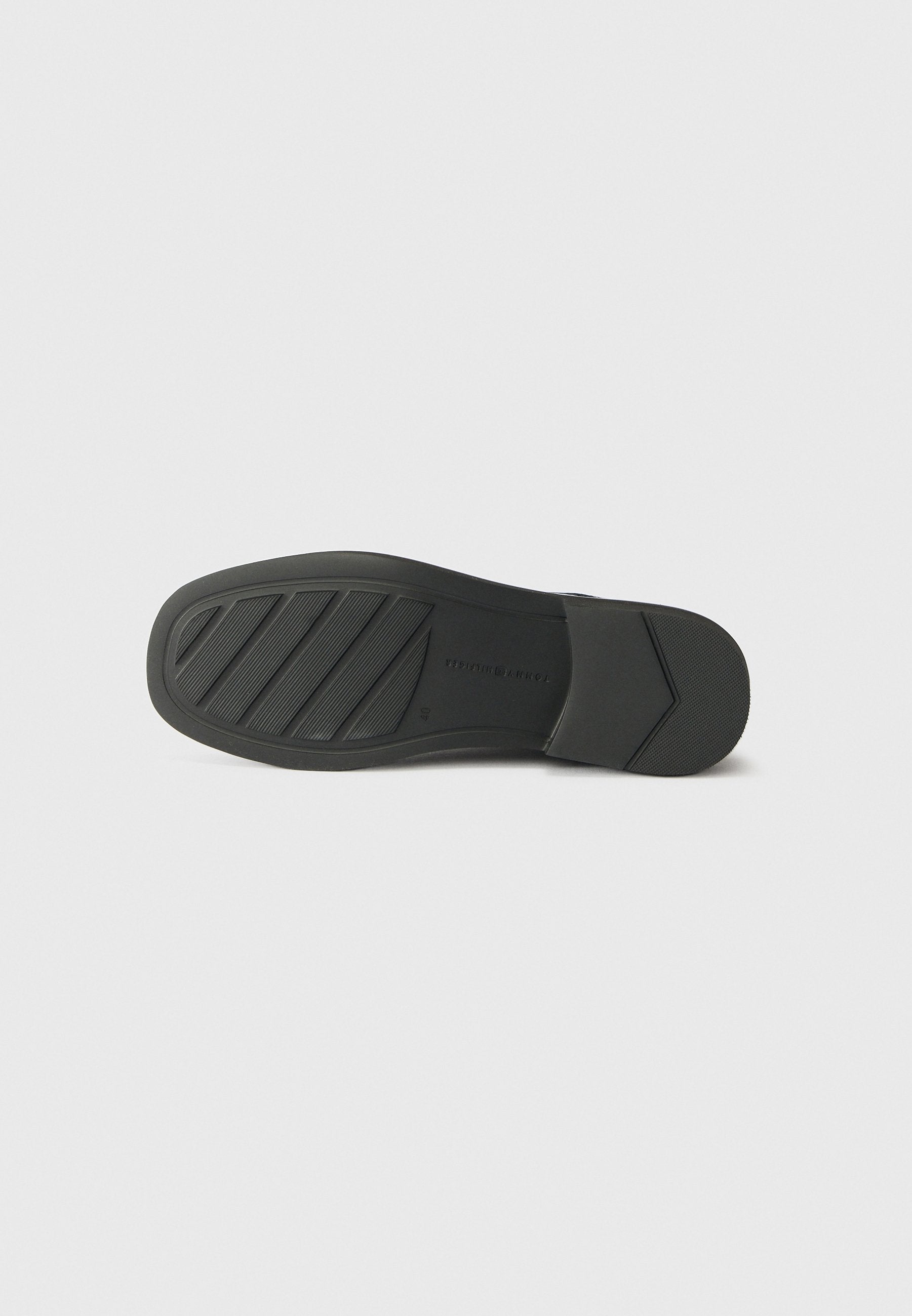 BOTTINES À LACETS EN CUIR FROISSÉ - Bottines classiques - noir