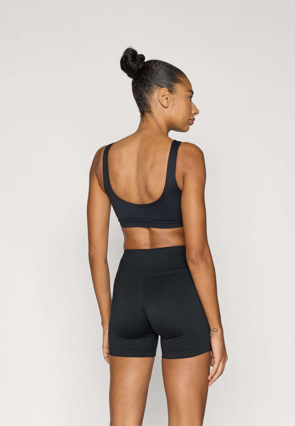 BRA CAPSULE - Light support sports bra - black/white