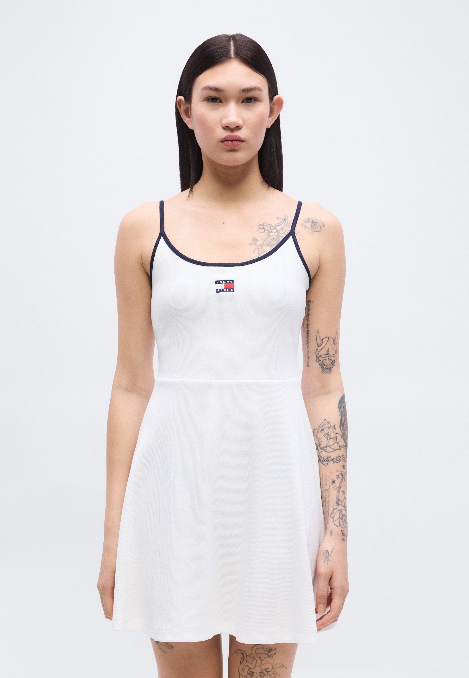 ROBE ÉVASÉE TOMMY BADGE STRAP - Robe en jersey - écru