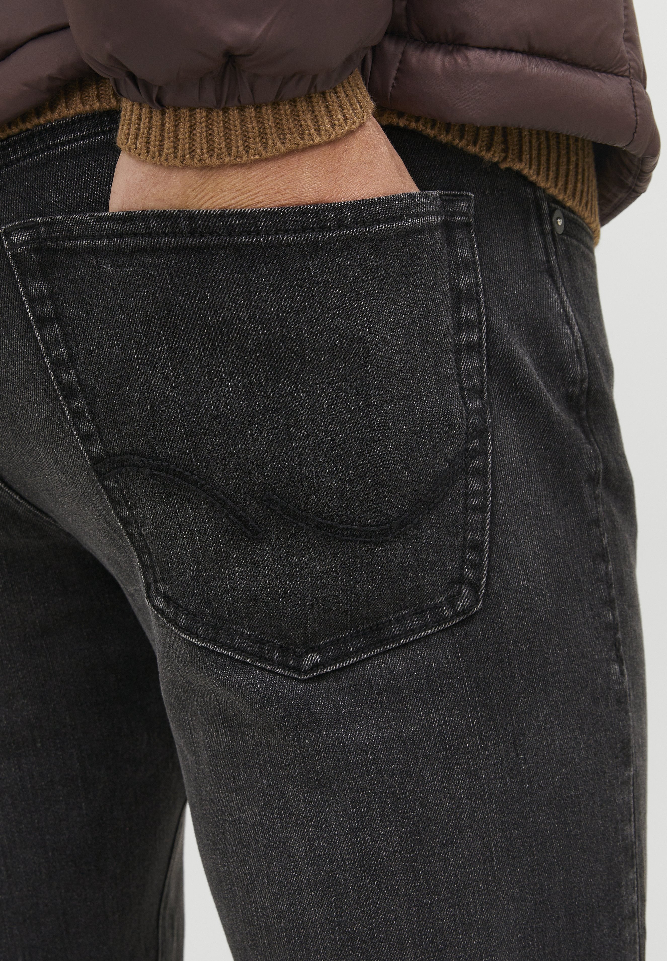 JWHGLENN Low Rise - Slim fit jeans - black denim
