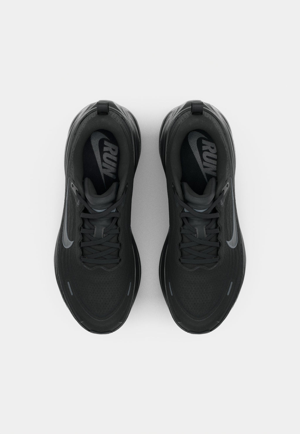 VOMERO PLUS - Road running shoes - black/dark smoke grey/metallic dark grey/cool grey