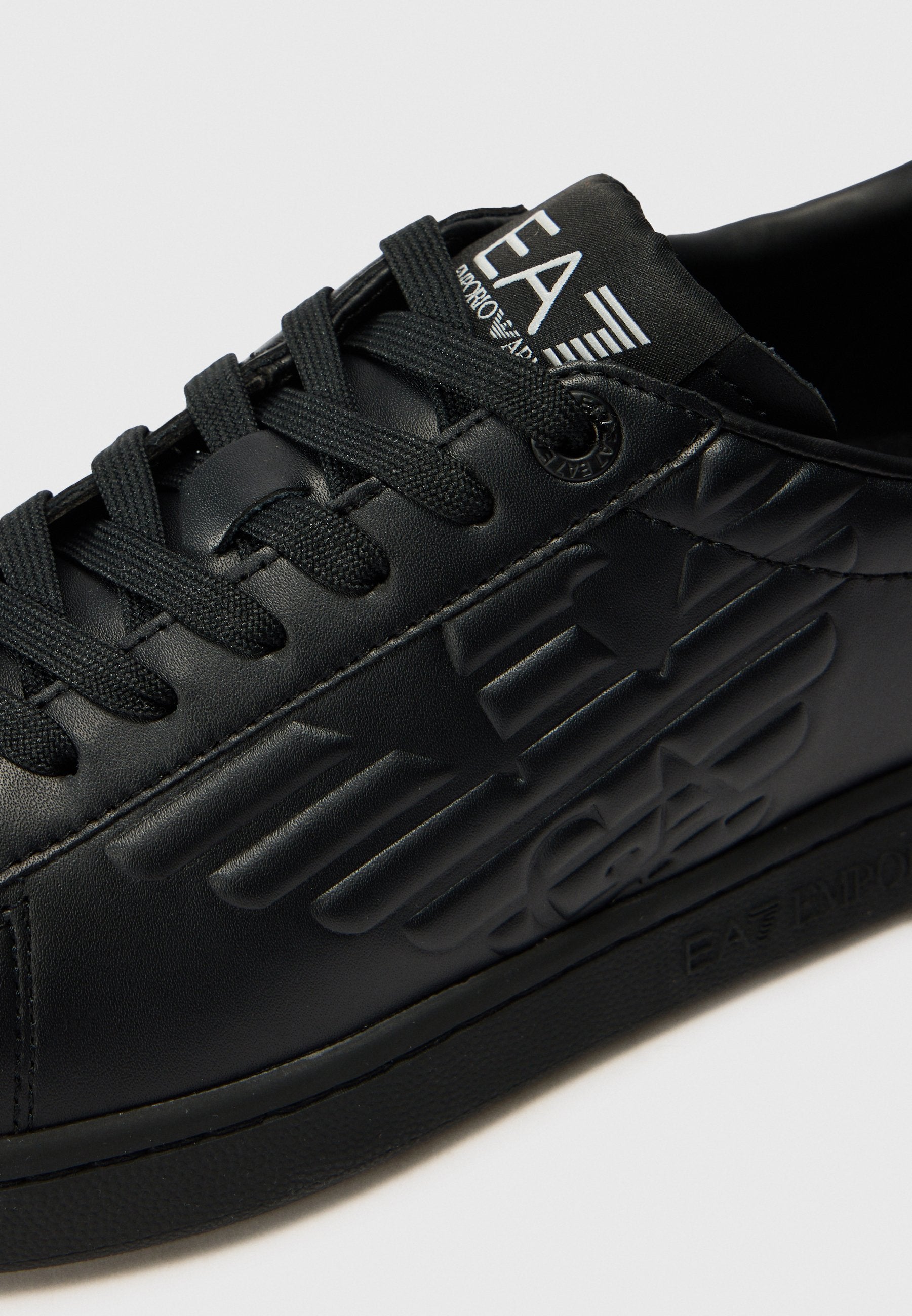 Trainers - triple black
