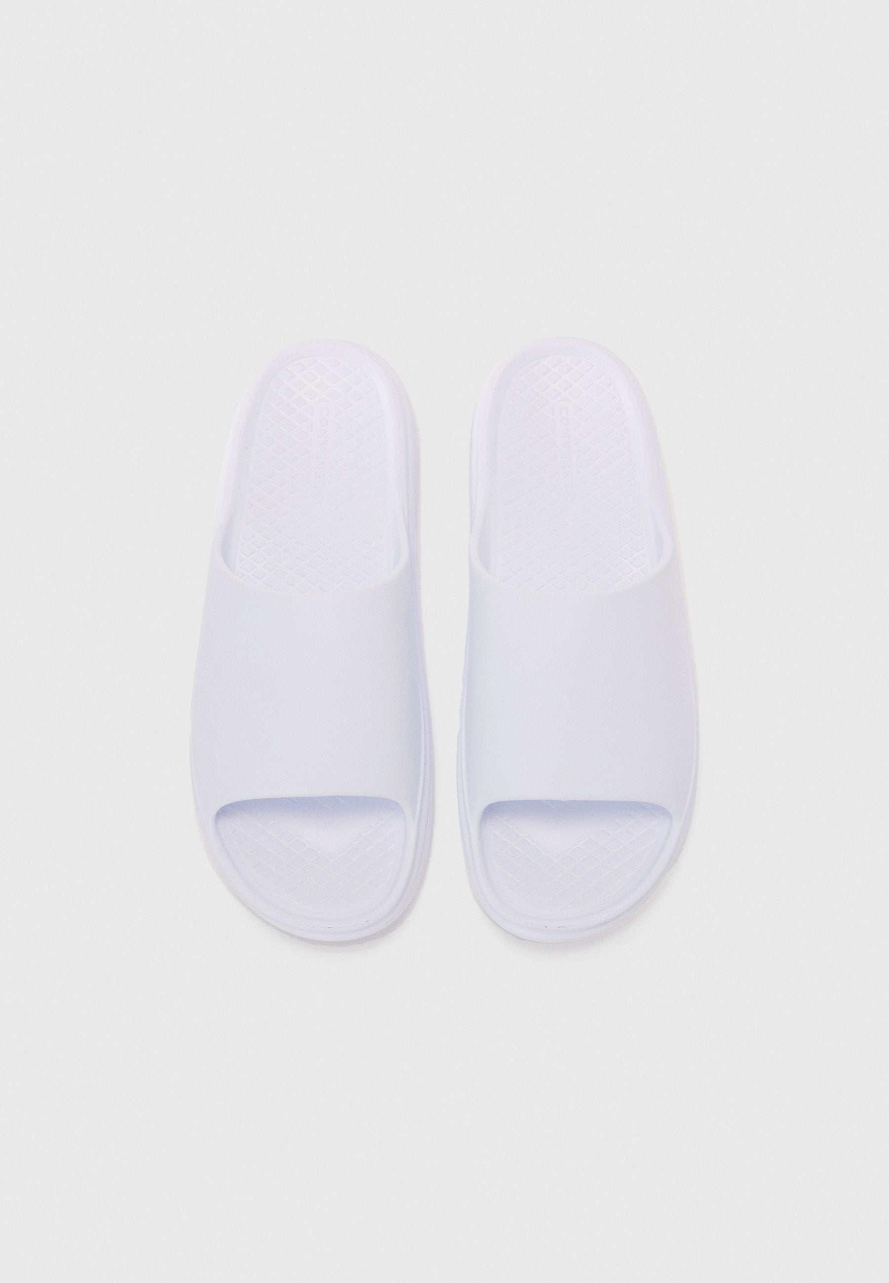 ESSENTIAL UNISEX - Slippers - white