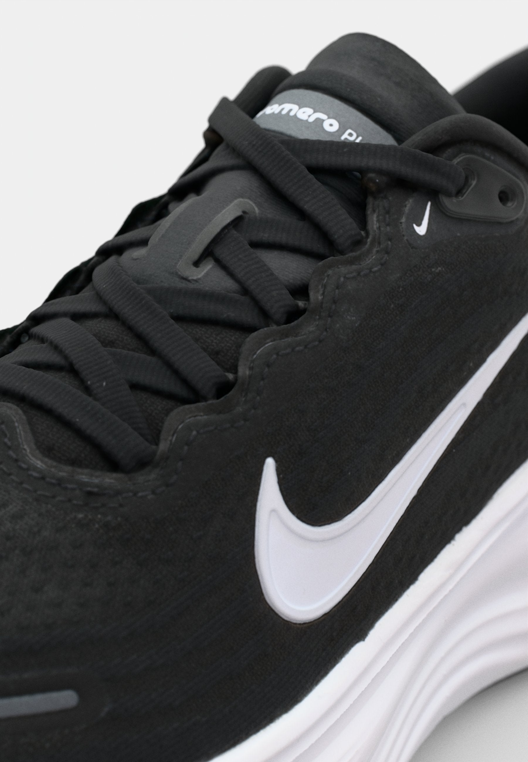 VOMERO PLUS - Road running shoes - black/white/cool grey/metallic dark grey/summit white