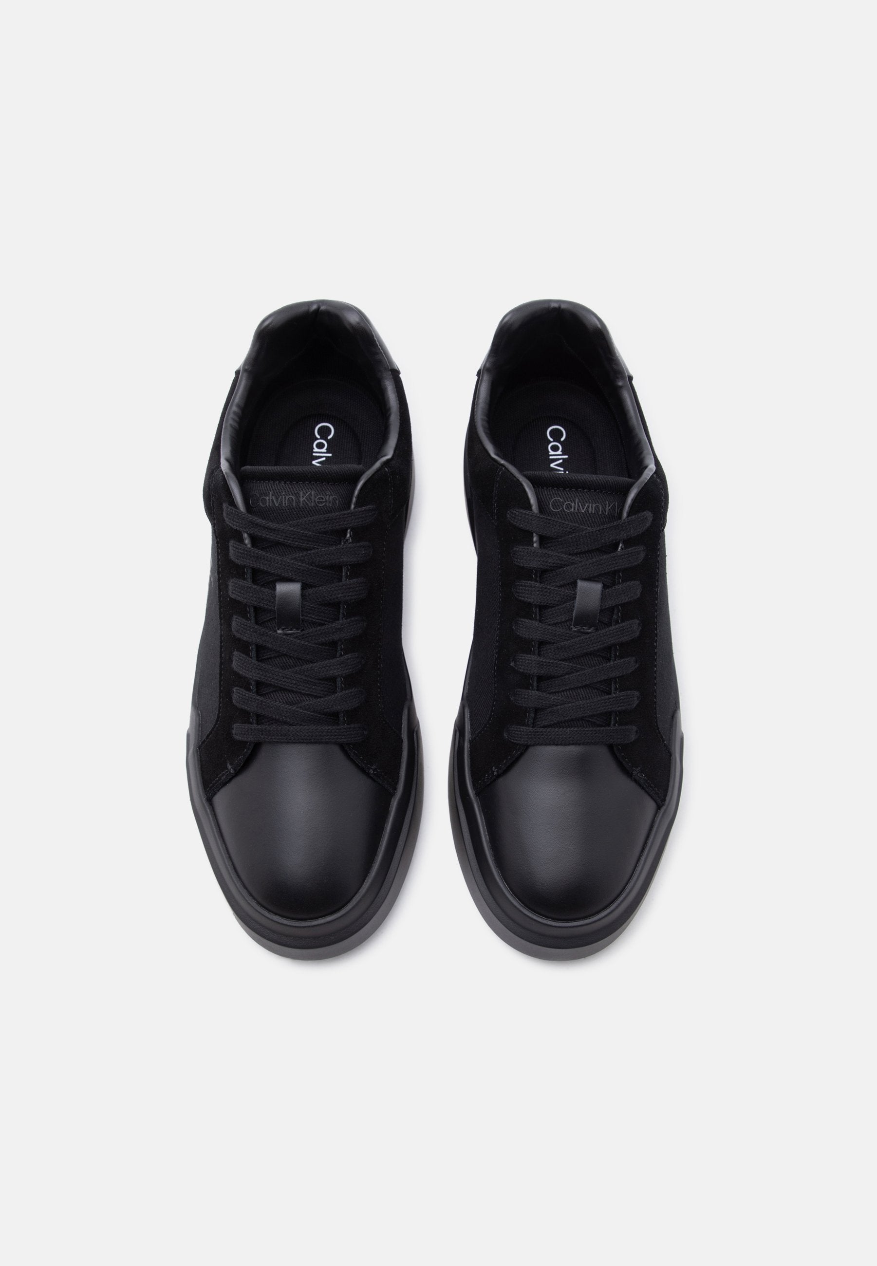 Trainers - triple black