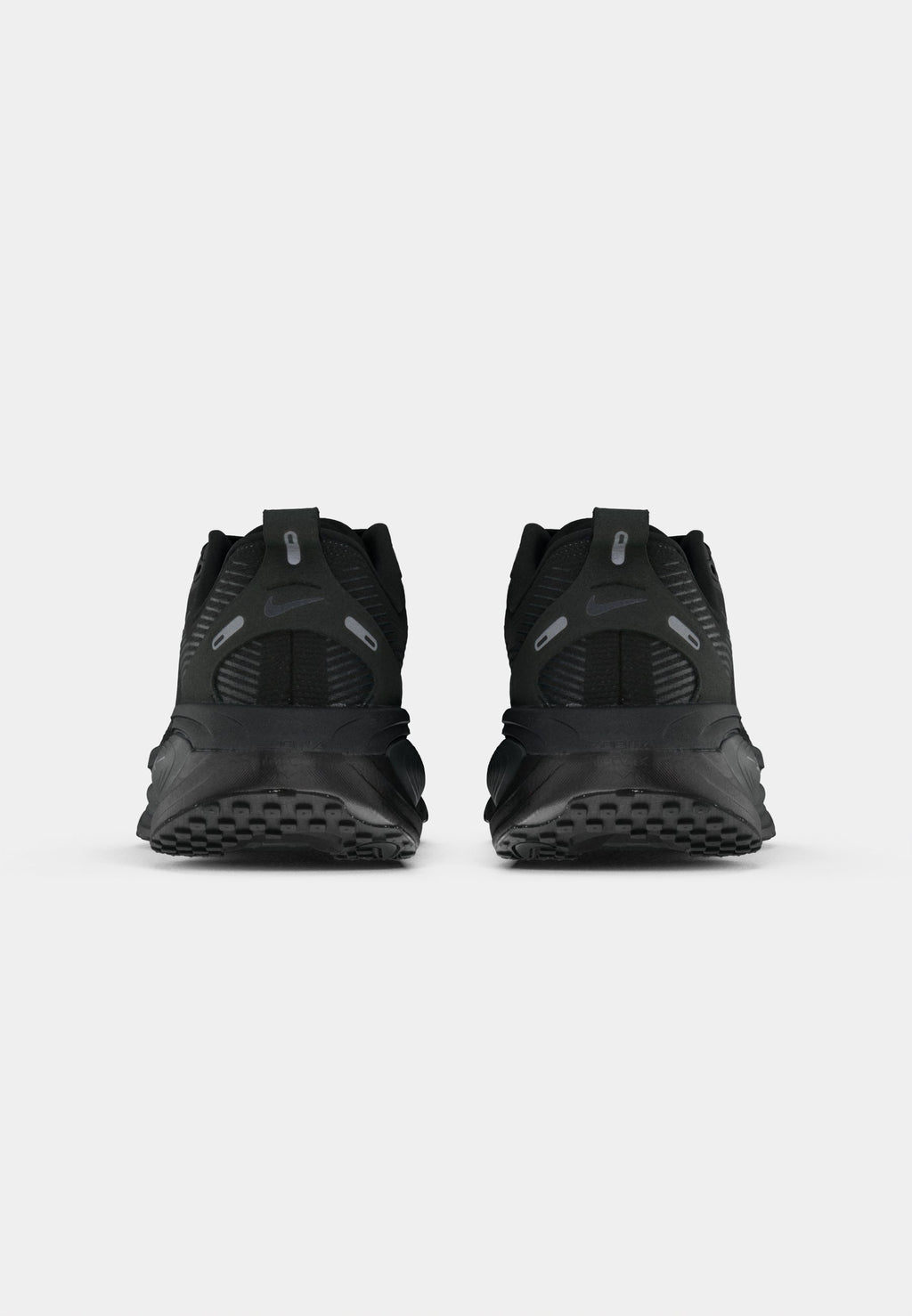 VOMERO 18 - Road running shoes - black/dark smoke grey/light smoke grey