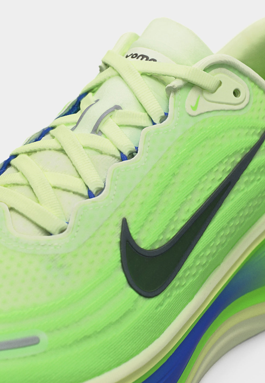 VOMERO PLUS - Road running shoes - volt tint/black spruce/lime blast/sapphire/light liquid lime