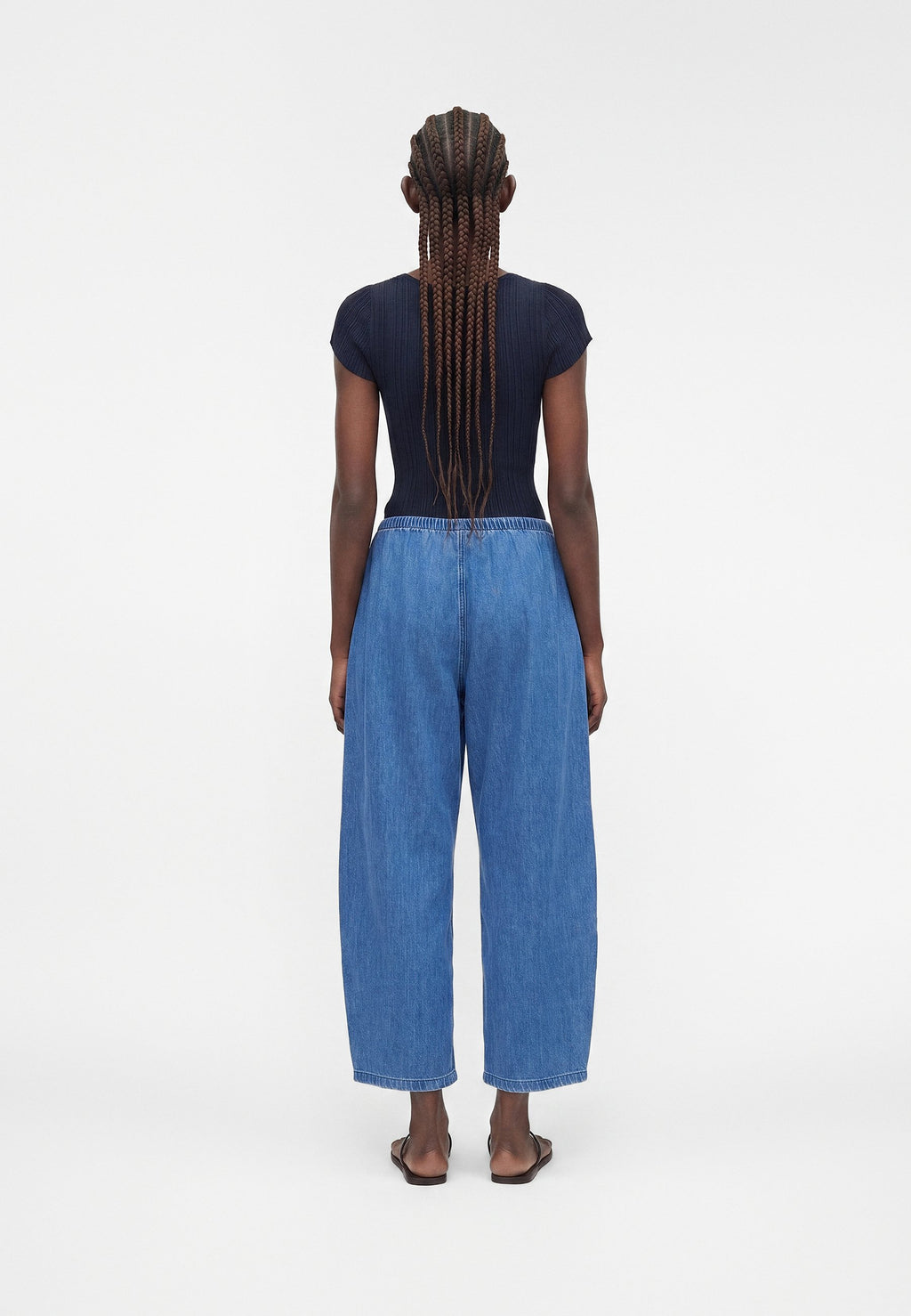 EASY BARREL CAMPER - Relaxed fit jeans - medium indigo