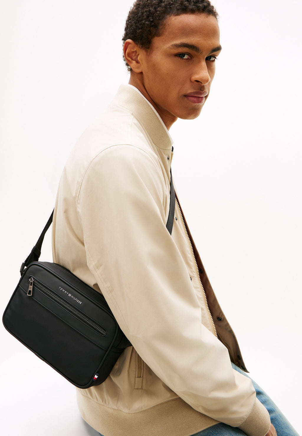 METAL LOGO CROSSBODY REPORTER BAG - Cross body bag - black