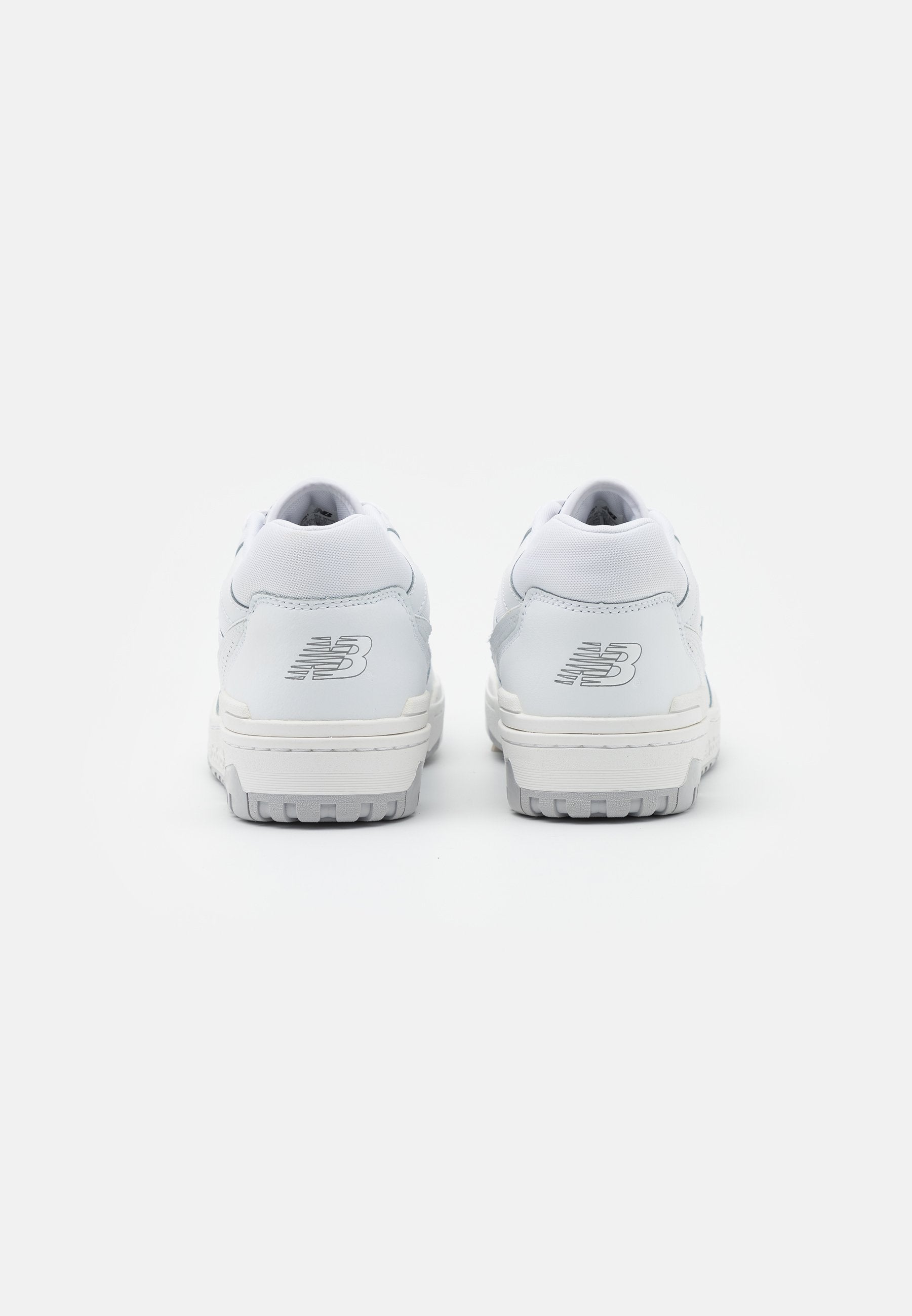 550 - Basketball shoes - white