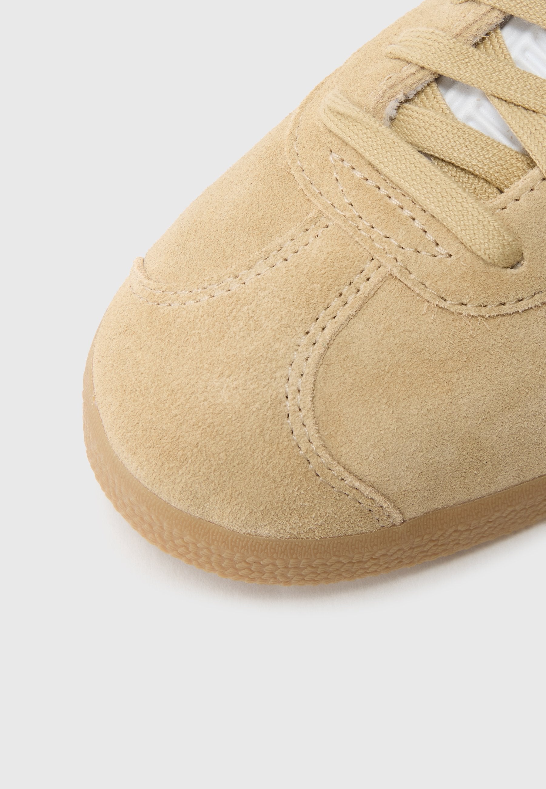 GAZELLE UNISEX - أحذية رياضية - بيج سحري/أسود أساسي/أبيض