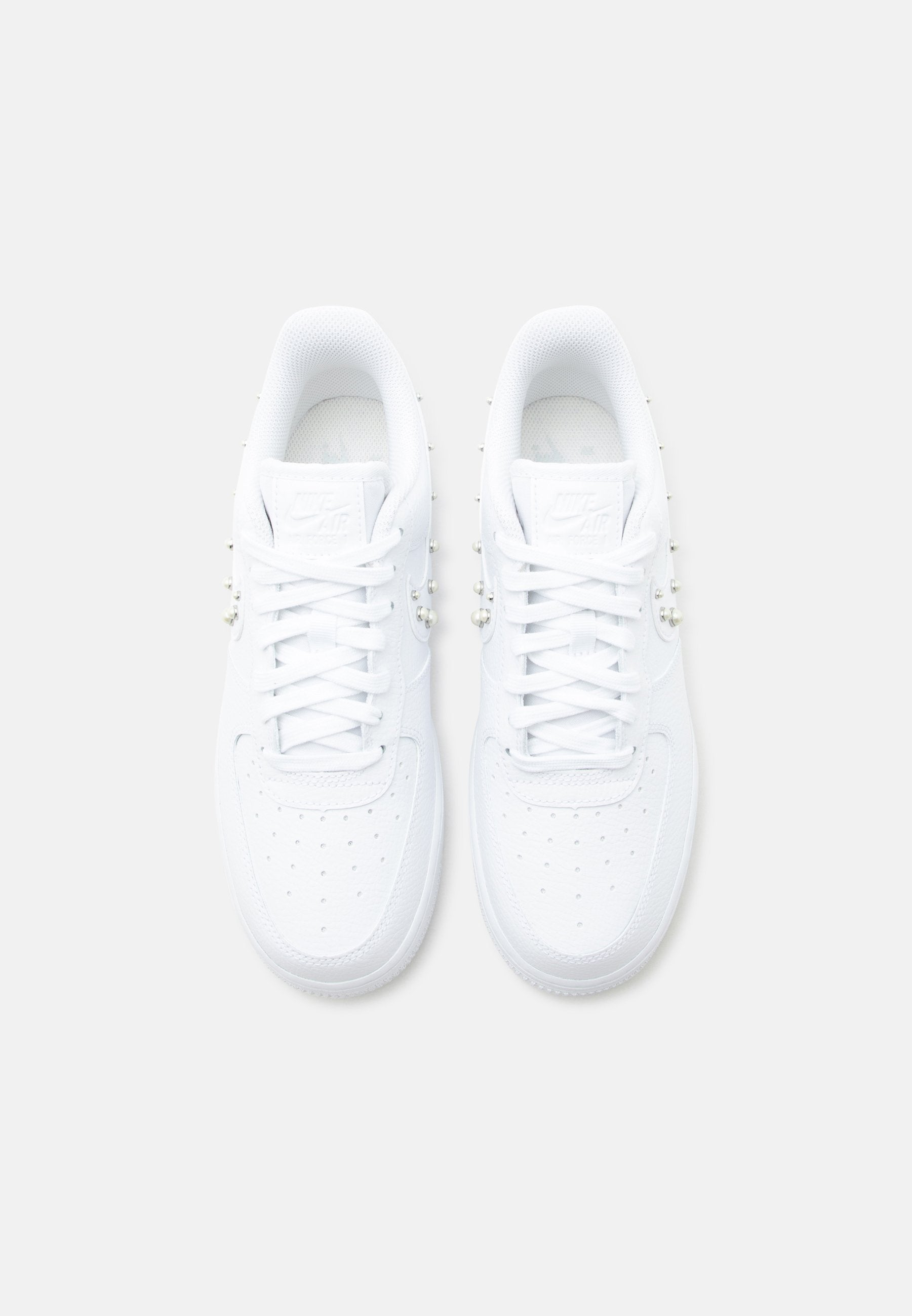 AIR FORCE 1 07 - Trainers - white/metallic silver-coloured/pure platinum-coloured