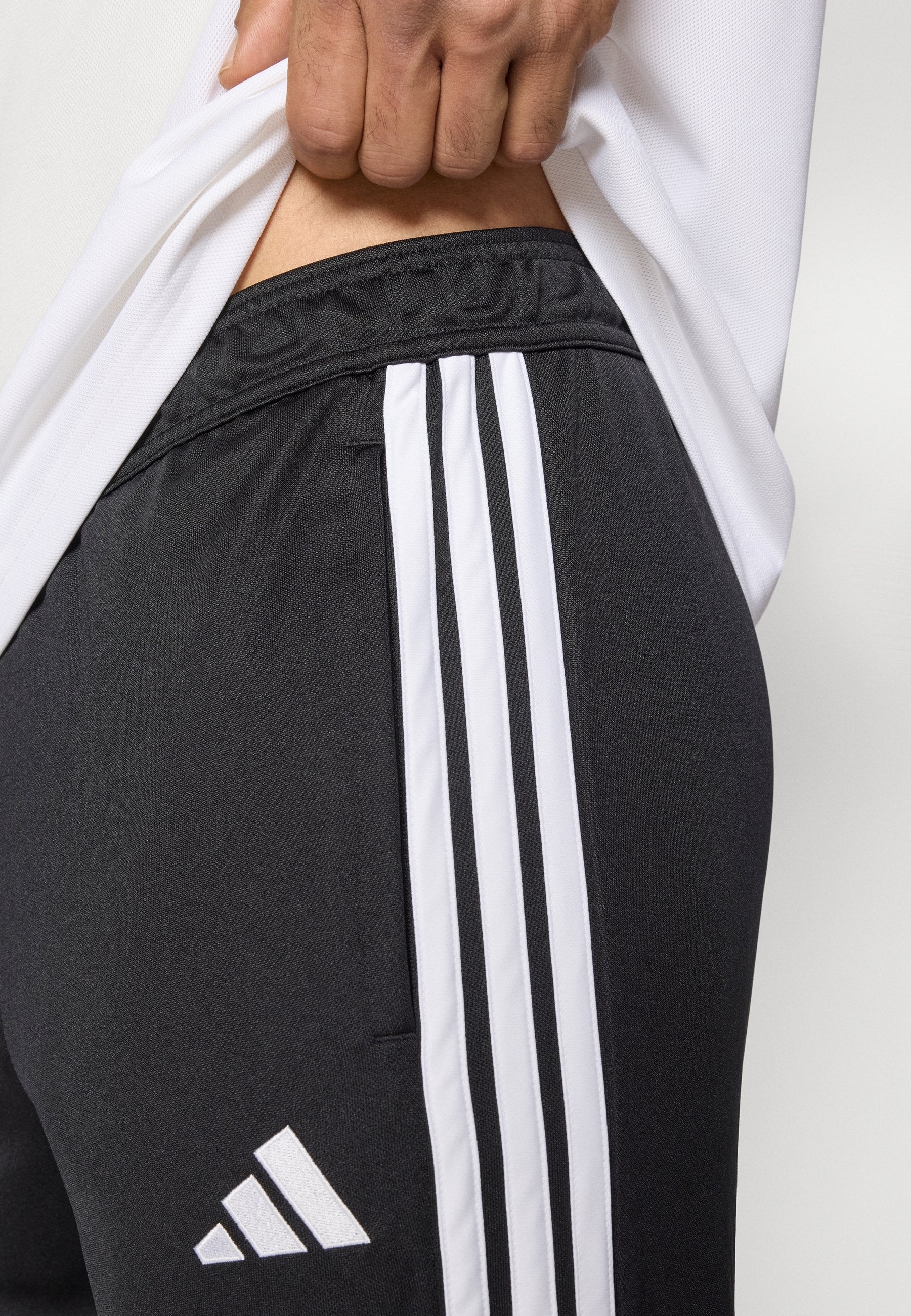TIRO 26 ESSENTIALS TRAINING PANTS - Tracksuit bottoms - black/white