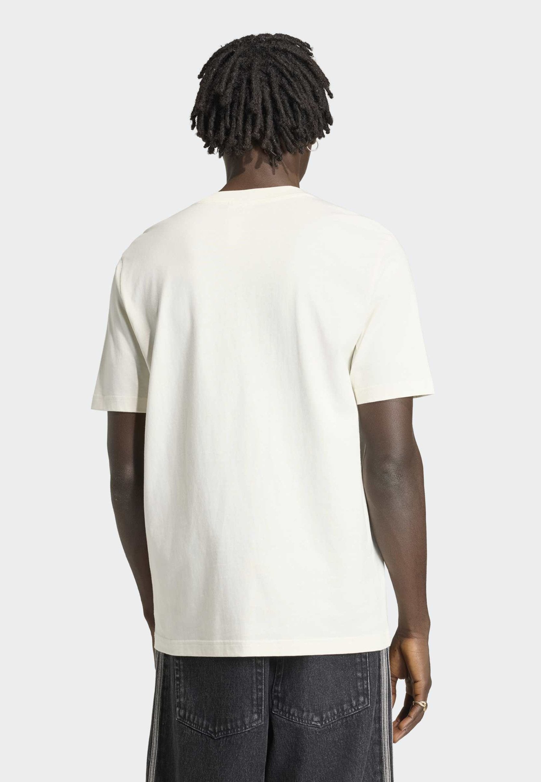MANCHESTER UNITED SEASONAL GRAPHIC TEE - Print T-shirt - off white