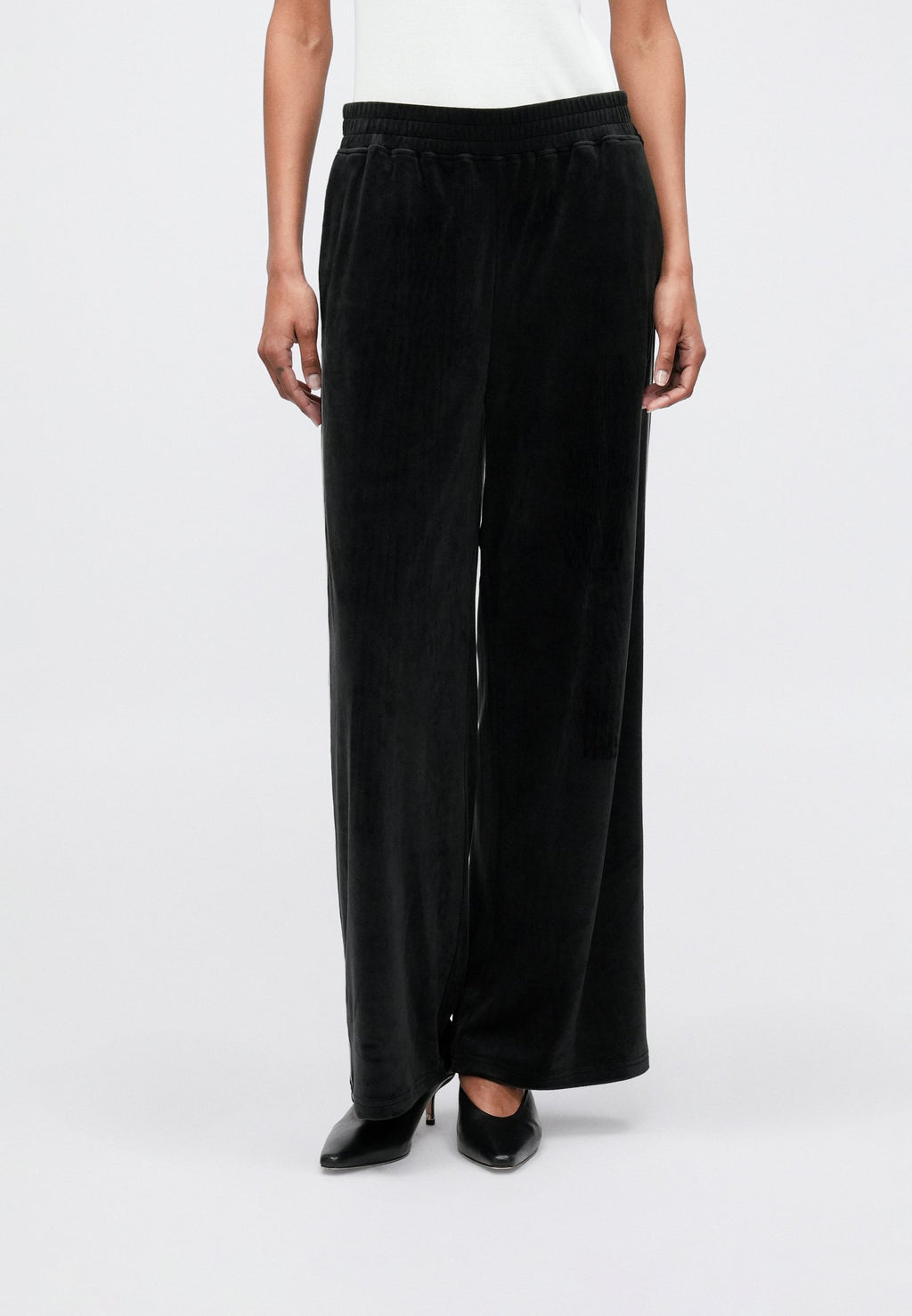 IKON  - Tracksuit bottoms - black