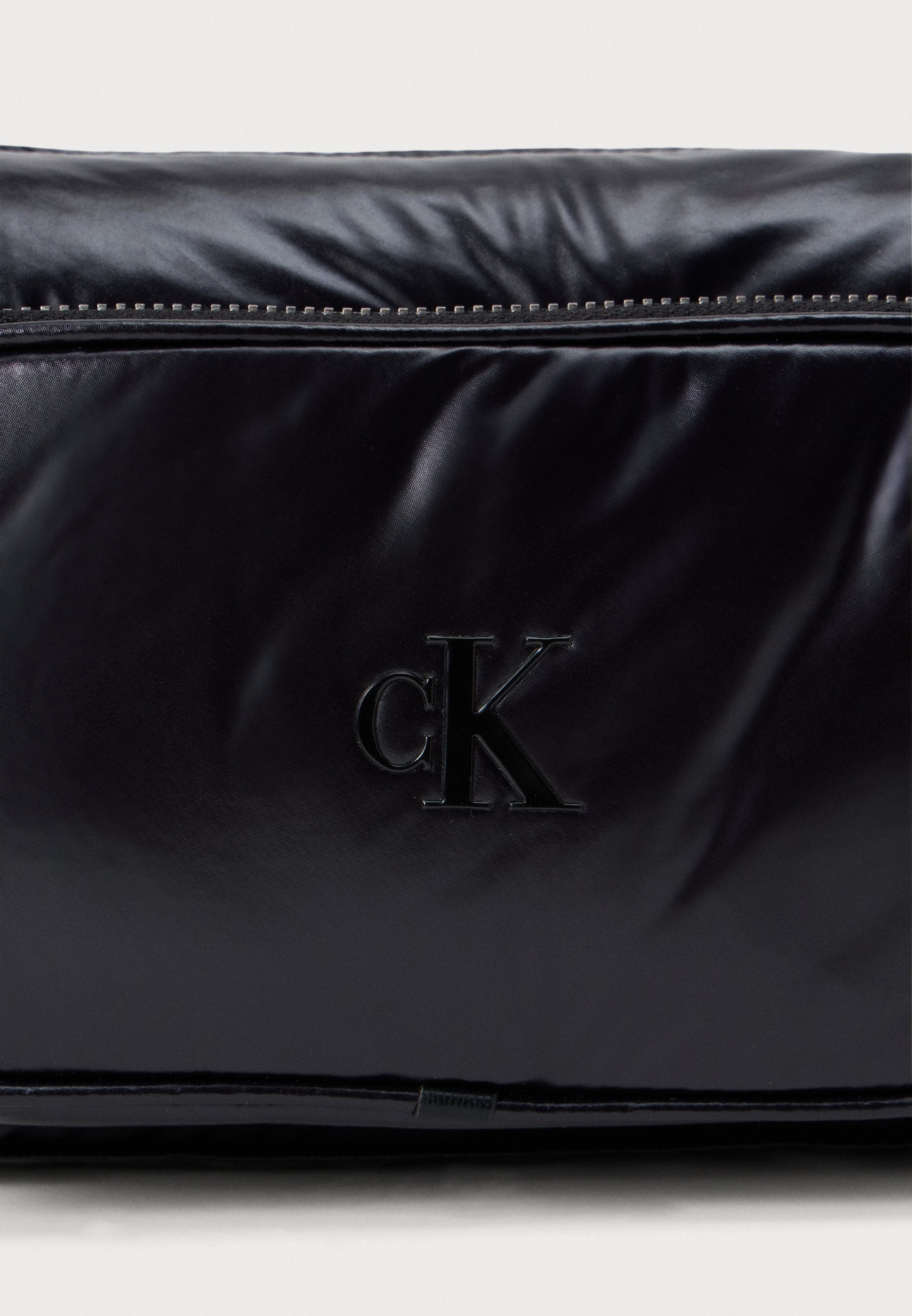 POCKET SHINY SMALL BAG - Handbag - black
