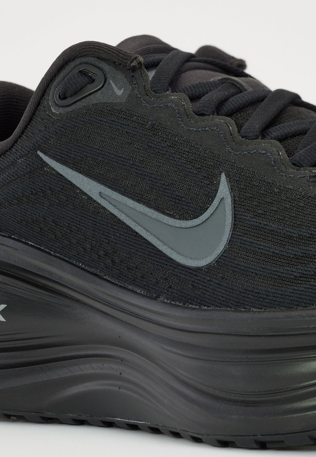VOMERO PLUS - Road running shoes - black/dark smoke grey/metallic dark grey/cool grey