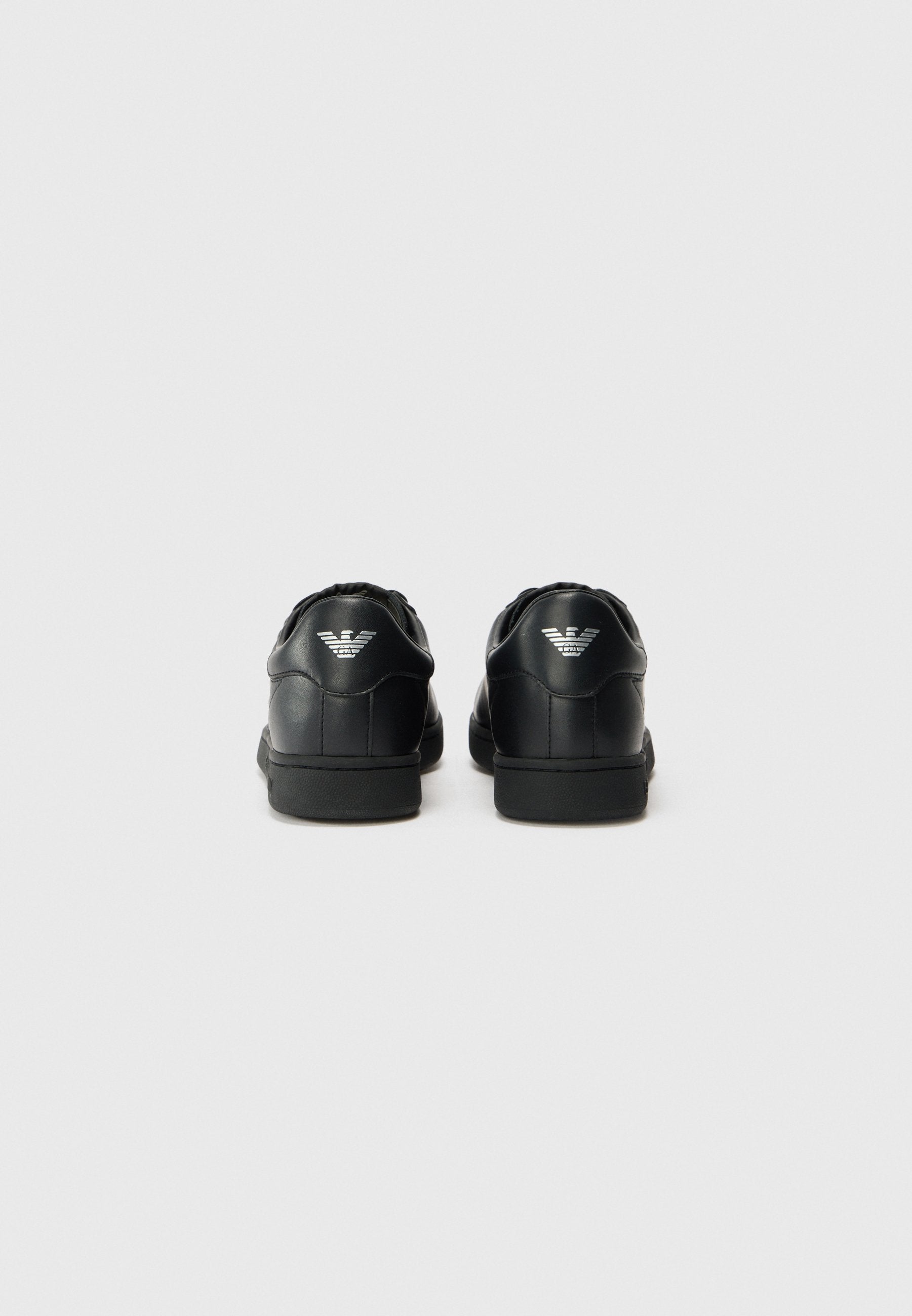 Trainers - triple black