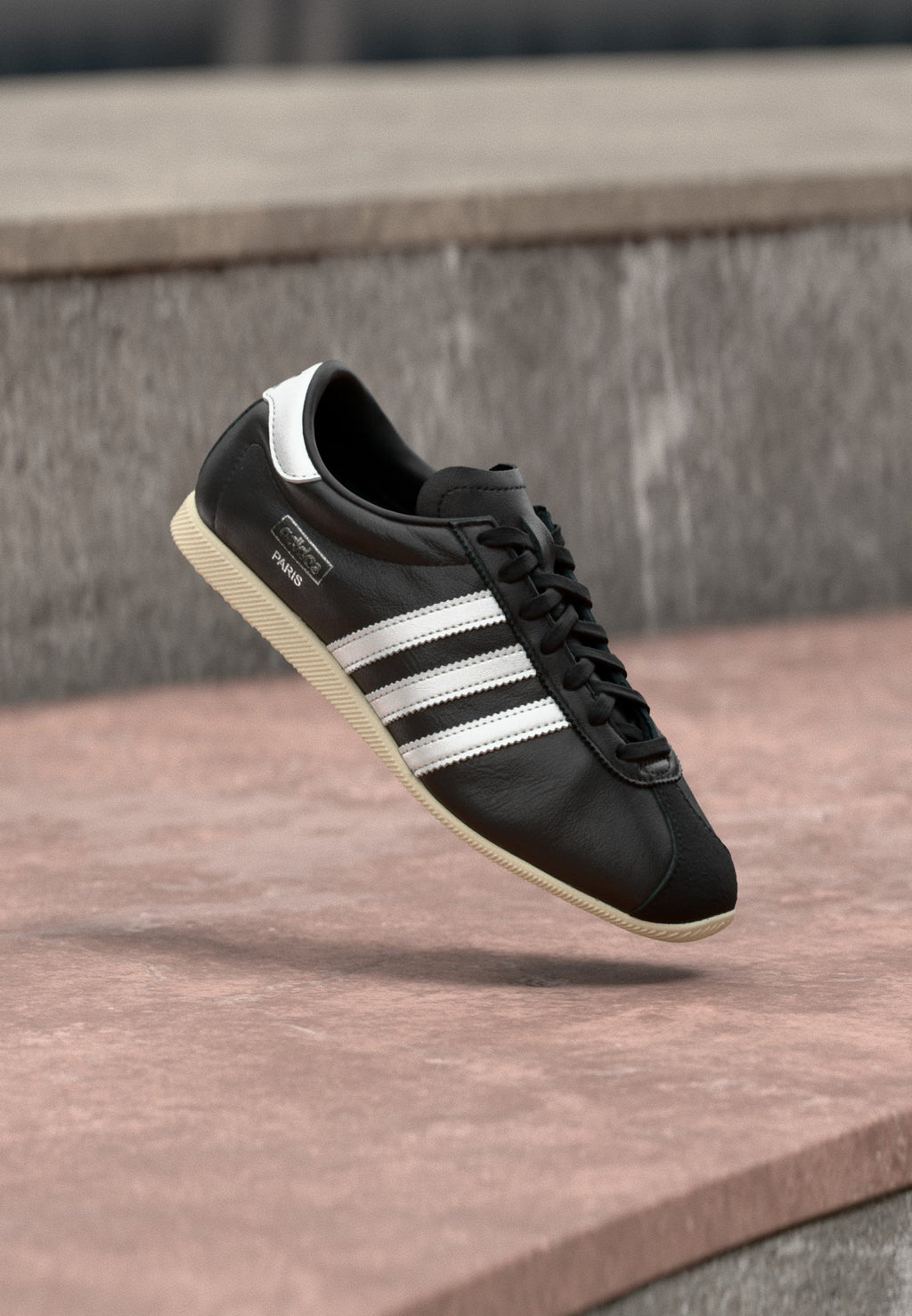 PARIS - Trainers - core black/silver-coloured metallic/cream white