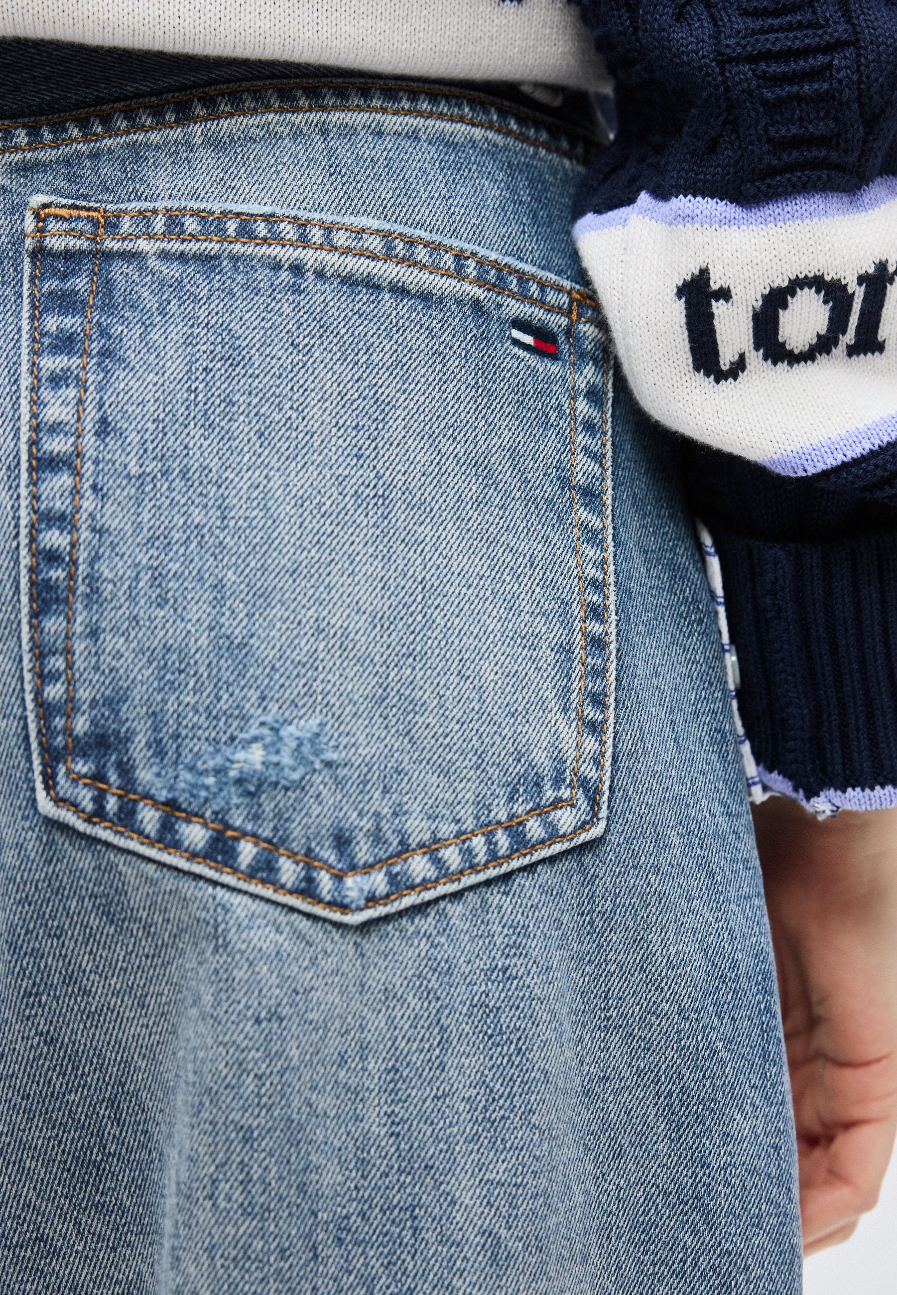 DISTRESSED ULTRA HIGH TAPERED LEG MOM JEANS - Mom Jeans - denim light