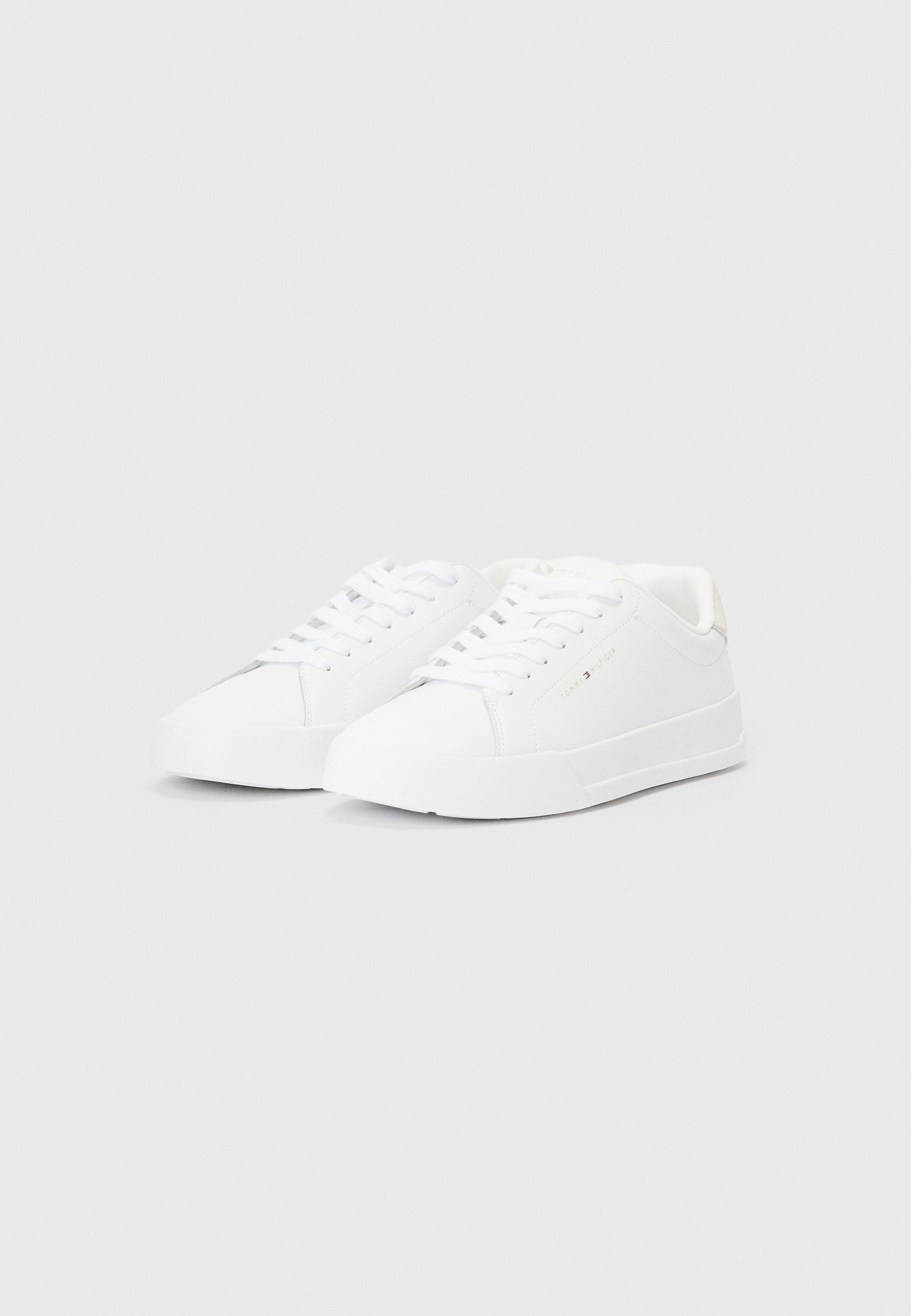 Trainers - white