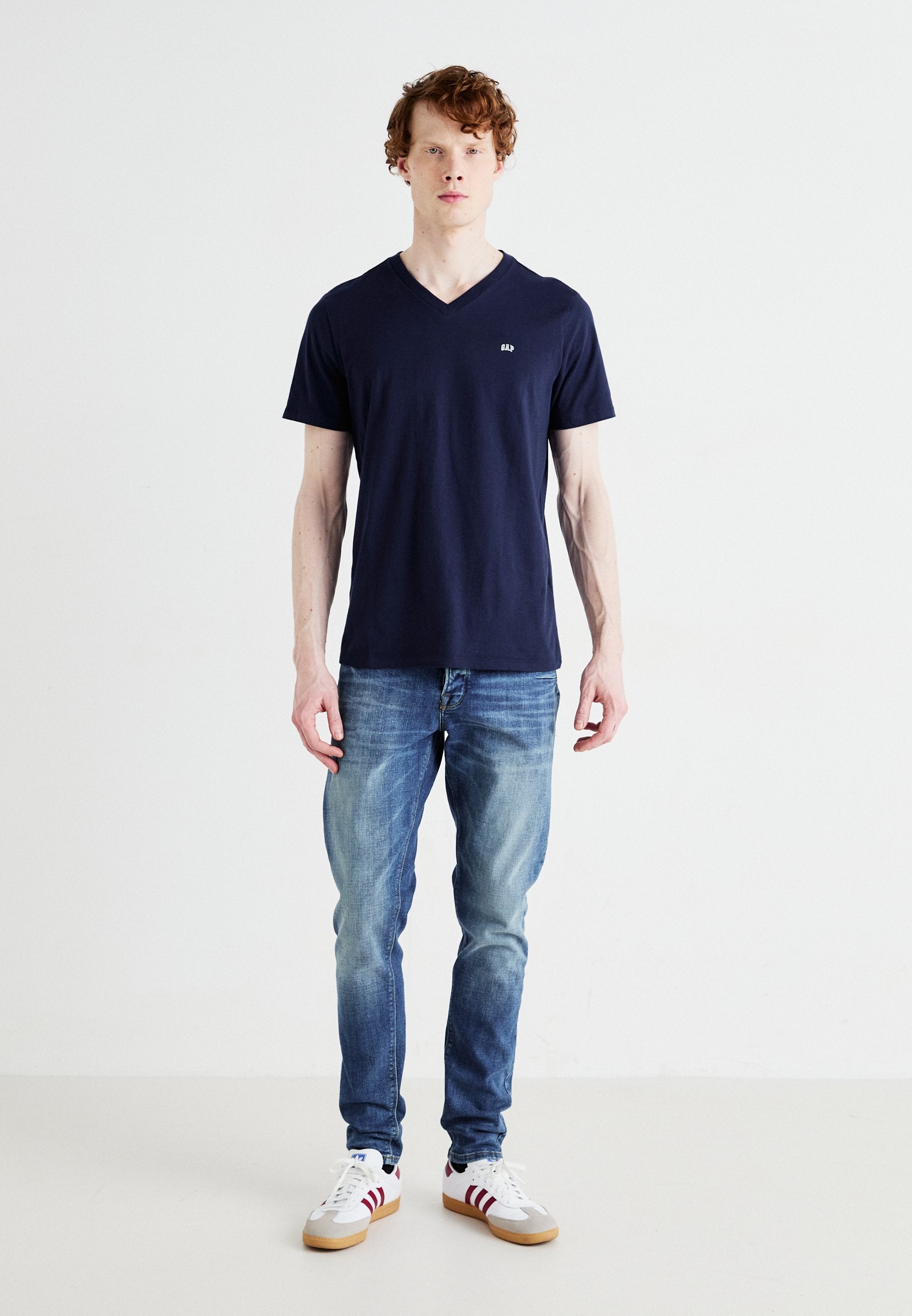 EVERYDAY MICRO LOGO VEE - Basic T-shirt - tapestry navy