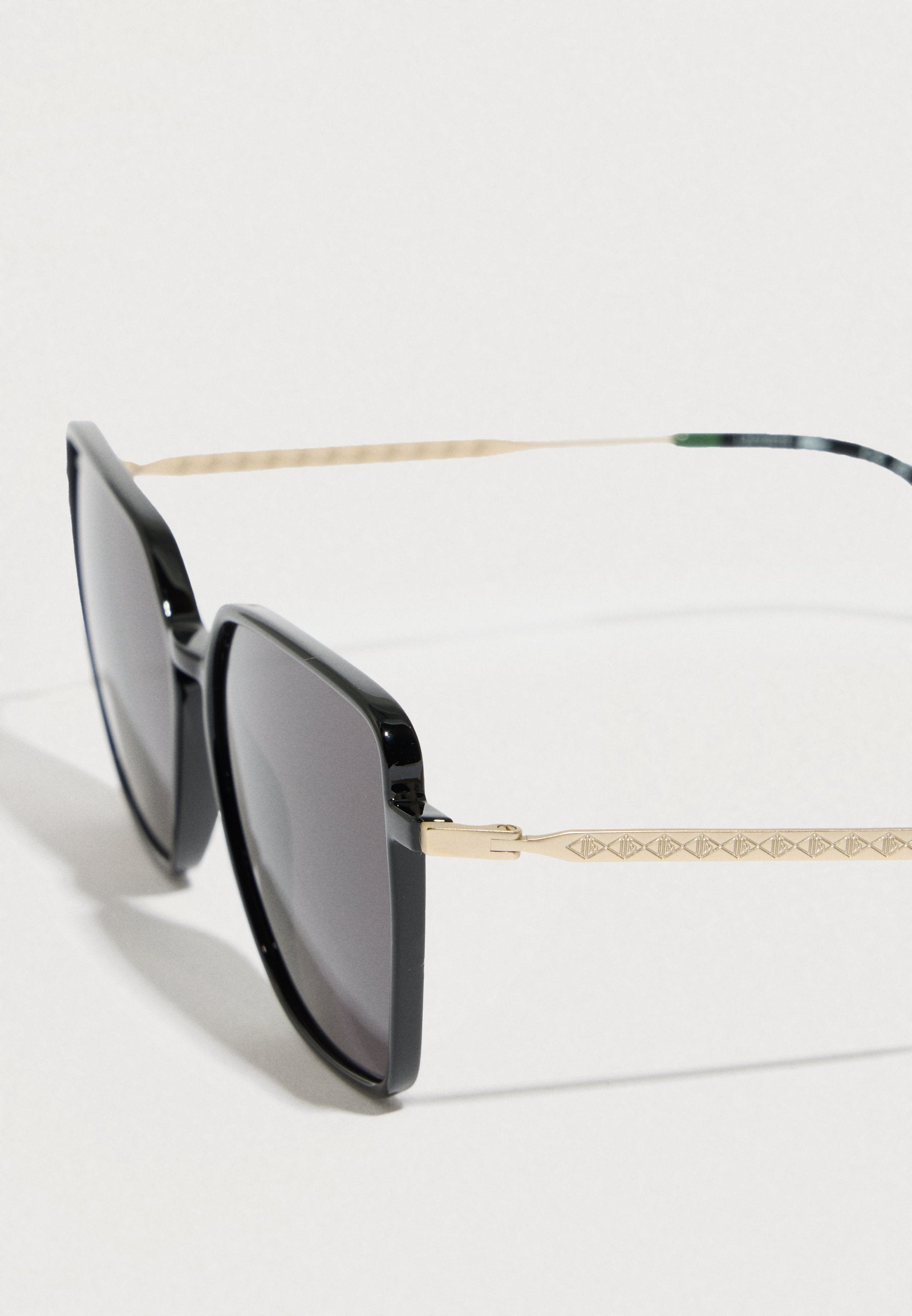 Sunglasses - black