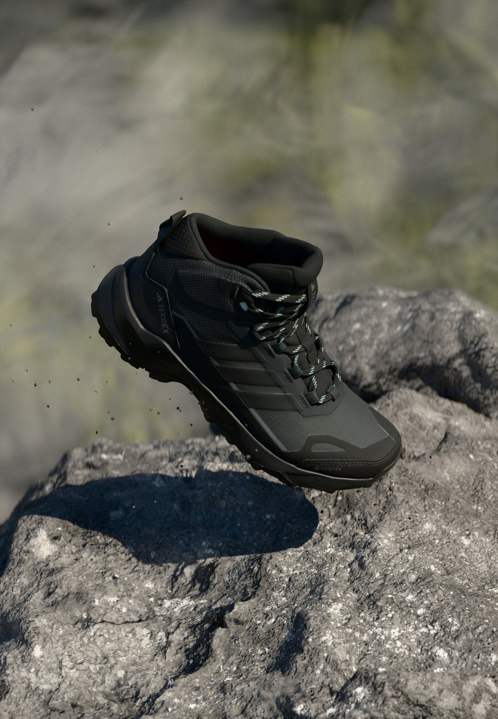 TERREX SKYCHASER AX5 MID GORE-TEX HIKING - Hiking shoes - carbon/core black/semi flash aqua