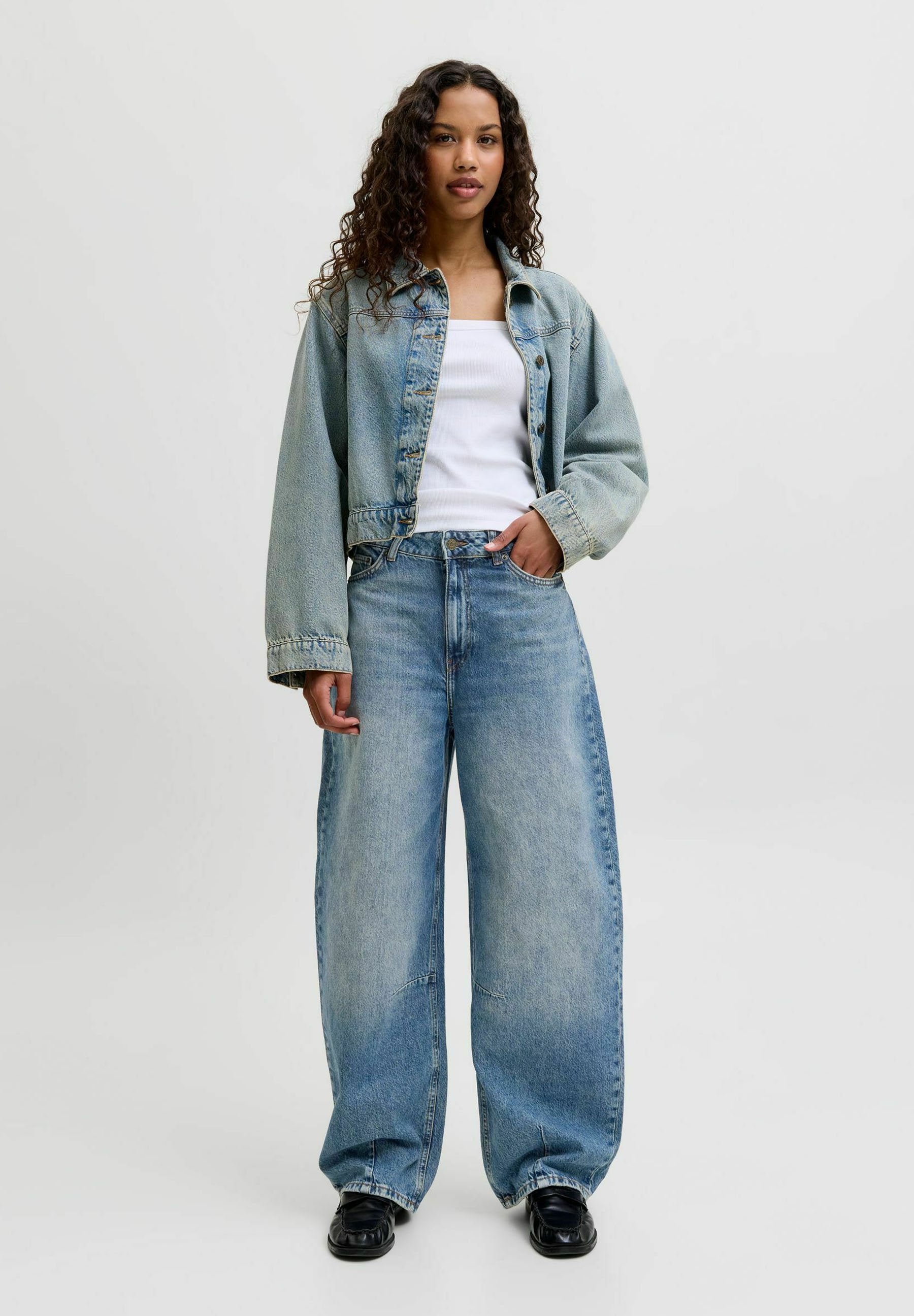 gy fit JXSAKAI BAGGY BARREL MW R481 DNM LN - Baggy Jeans - blue denim