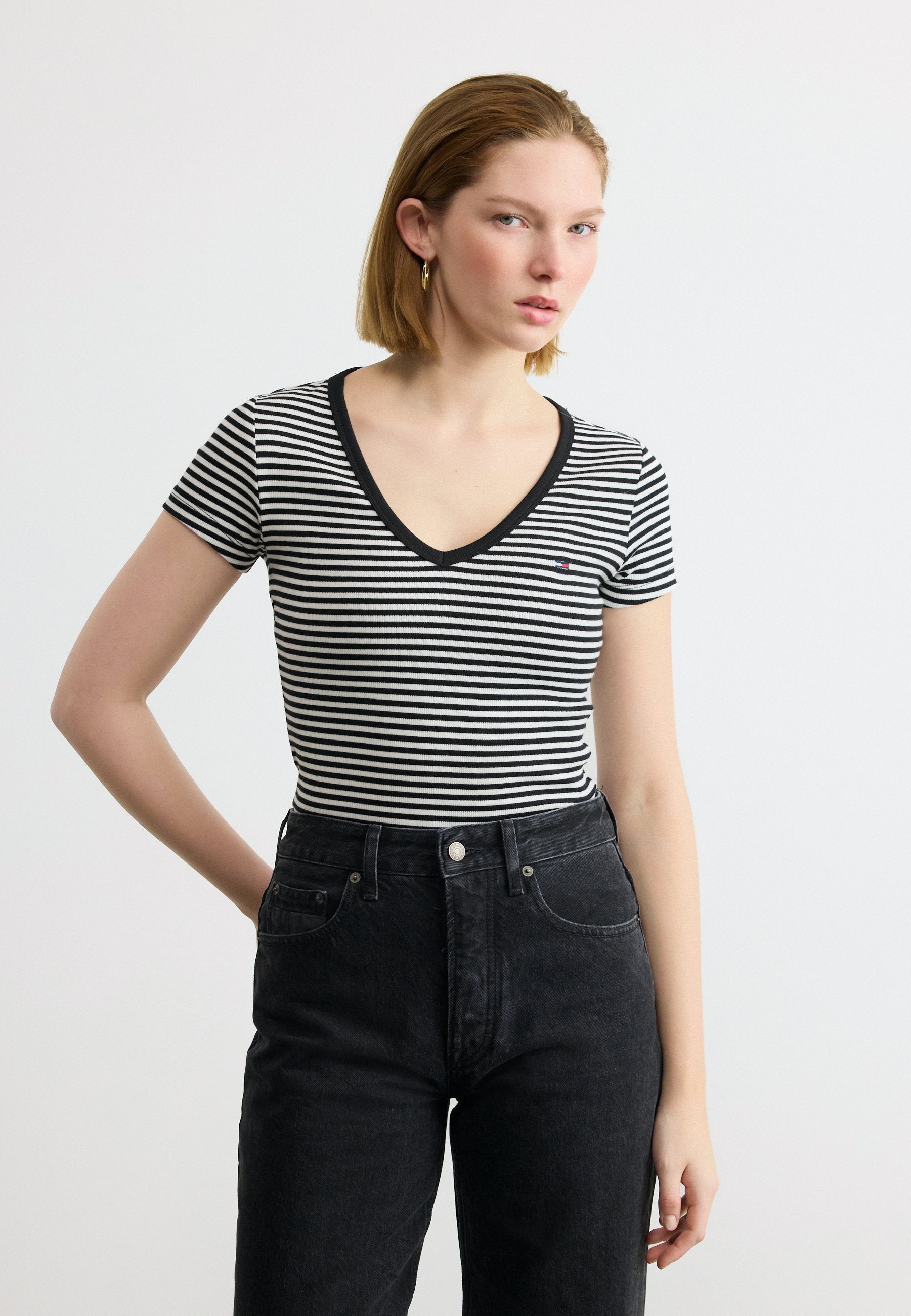 TEE-SHIRT CÔTELÉ COL V SLIM - T-shirt imprimé - black/écru