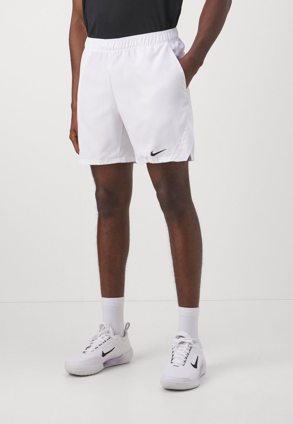 NIKECOURT VICTORY SHORT - Sports shorts - white/black